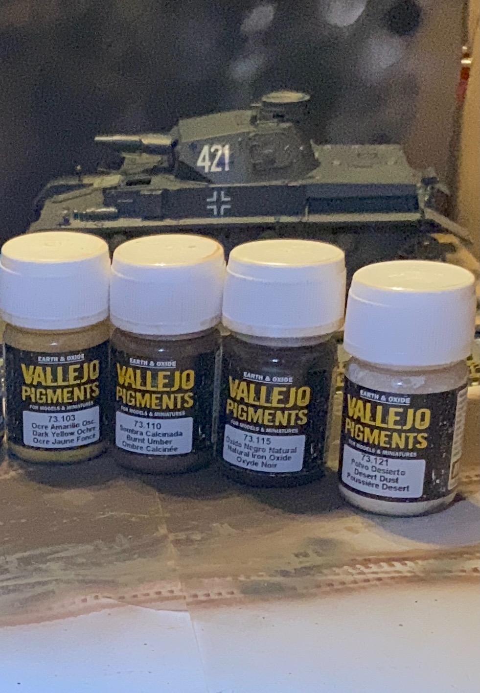 Vallejo - Pigment FX Rust & Corrosion Effects, Weathering Pigments for Models & Dioramas, 4 Bottles x 35 ml (1.18 Fl. Oz.) customer photo 2