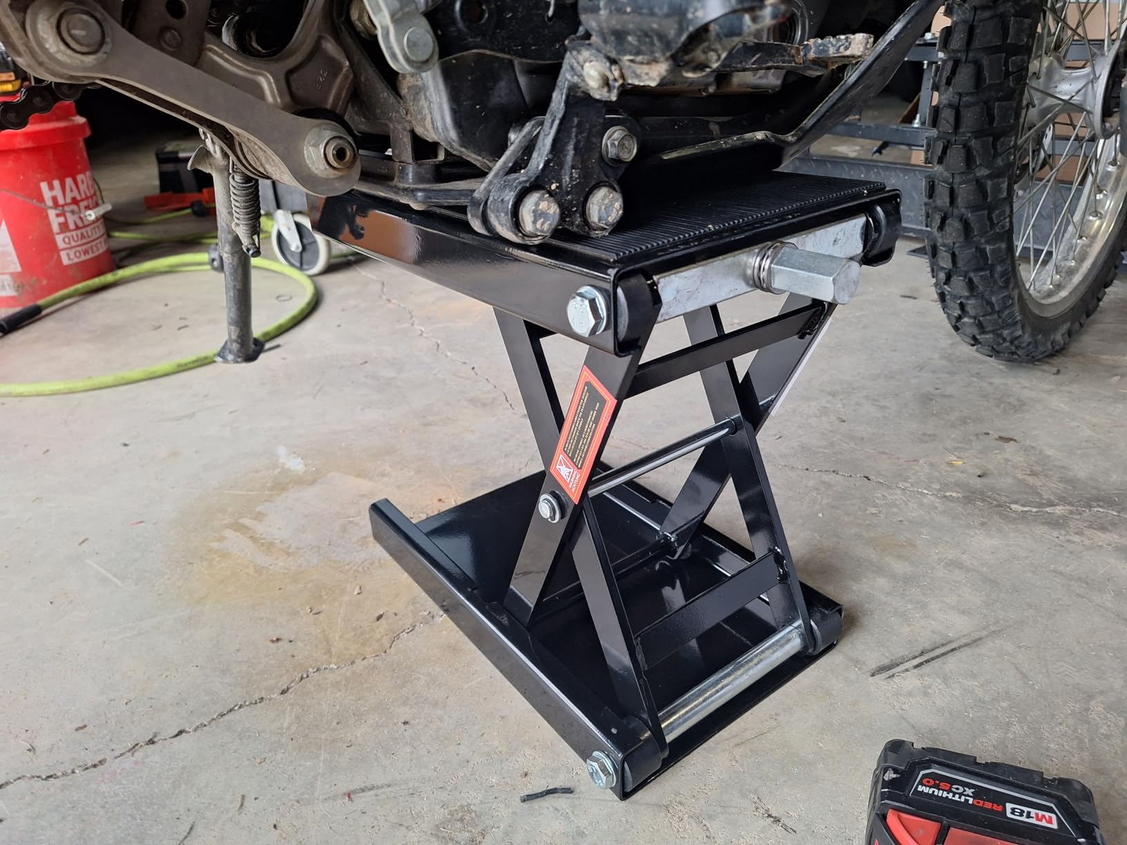 VIVOHOME 1100 LBS Motorcycle Lift Scissor Jack, Wide Deck Hoist Stand, Red customer photo 1