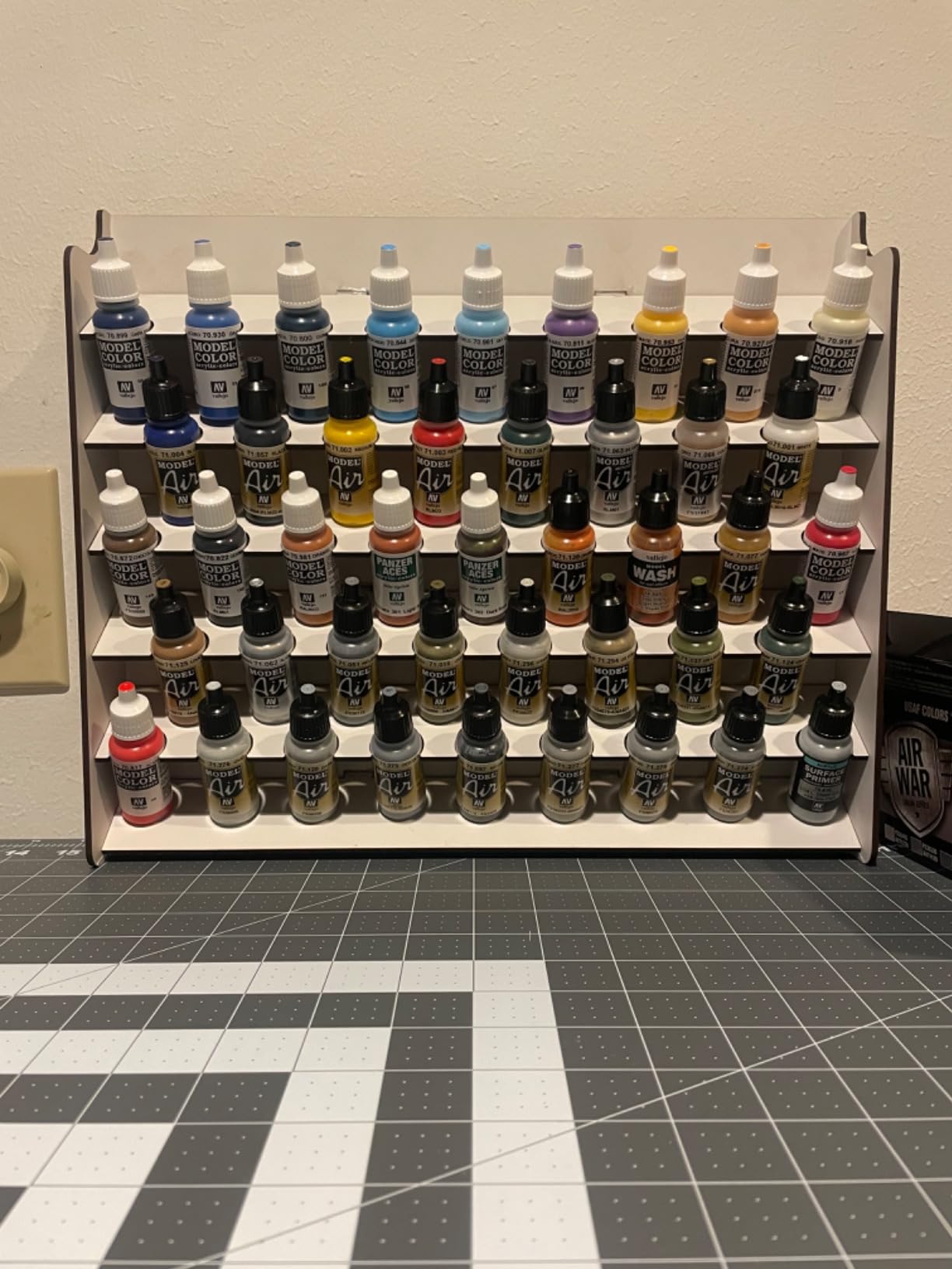 Vallejo - Wall Mounted Paint Display for Organization of Acrylic Paints for Scale Models and Miniatures | Holds 43 Bottles of 17 ml (0.57 fl.oz.) or 18 ml. (0.60 fl.oz.) customer photo 1