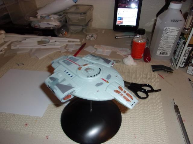 Polar Lights Star Trek USS Defiant 1:1000 Scale Snap Model Kit, Multicolor (POL952) customer photo 2