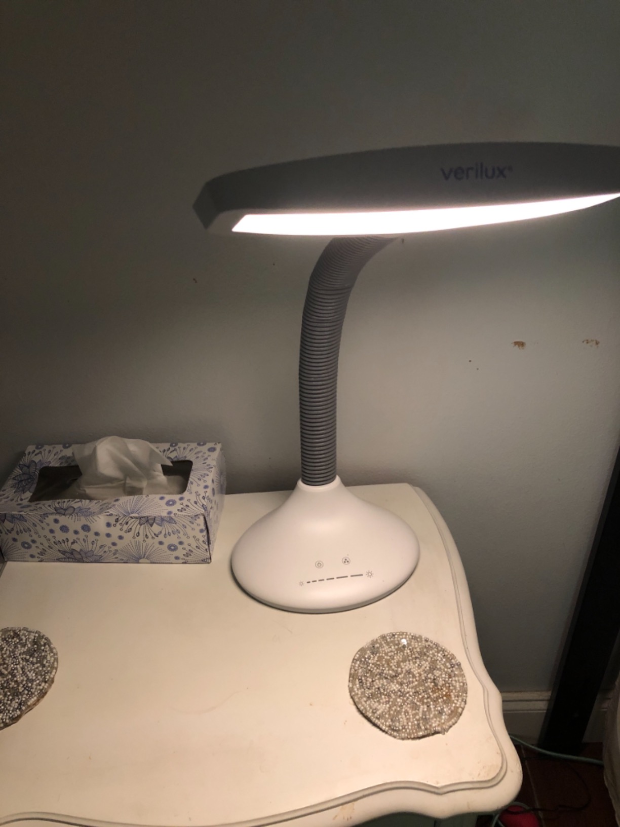 Verilux SmartLight Full Spectrum LED Desk Lamp with Adjustable Brightness, Flexible Gooseneck and Integrated USB Charging Port - Reduces Eye Strain and Fatigue - Ideal for Readers, Artists, Crafters customer photo 1