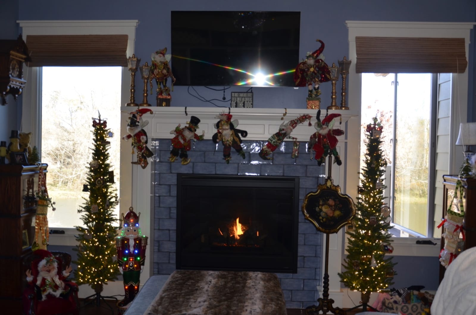 Design Toscano Illuminated Bavarian-Style Holiday Nutcracker Statue customer photo 1