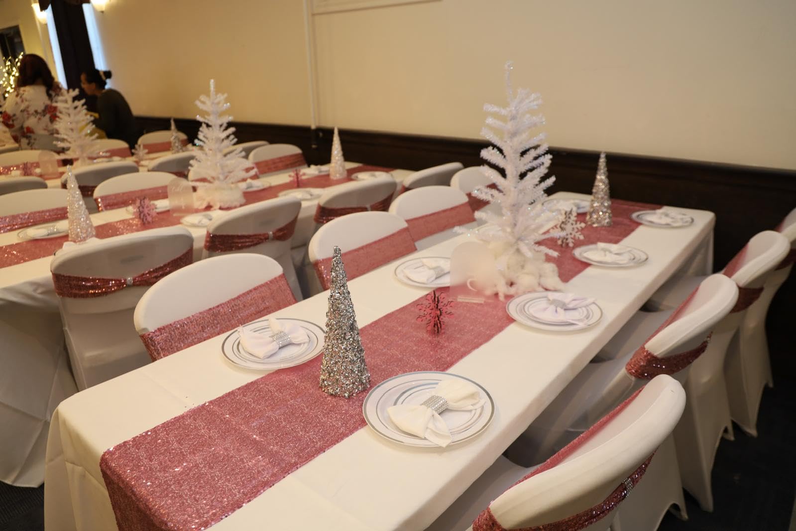VEVOR 100 Pcs White Chair Covers Polyester Spandex Chair Cover Stretch Slipcovers for Wedding Party Dining Banquet Flat-Front Chair Covers customer photo 2