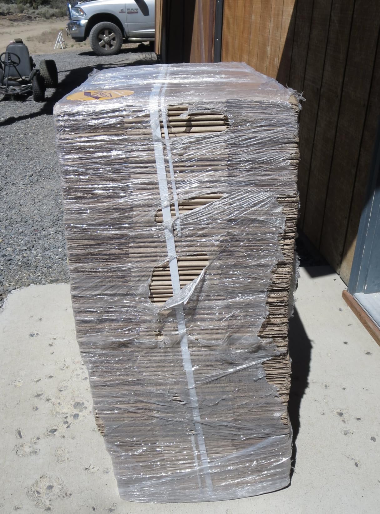 The Boxery 10x8x6 Corrugated Cardboard Boxes 100-Pack | Durable ECT 32 Corrugated Shipping Boxes for Mailing, Packing, Moving, and Storage - Recyclable and Made in the USA customer photo 1