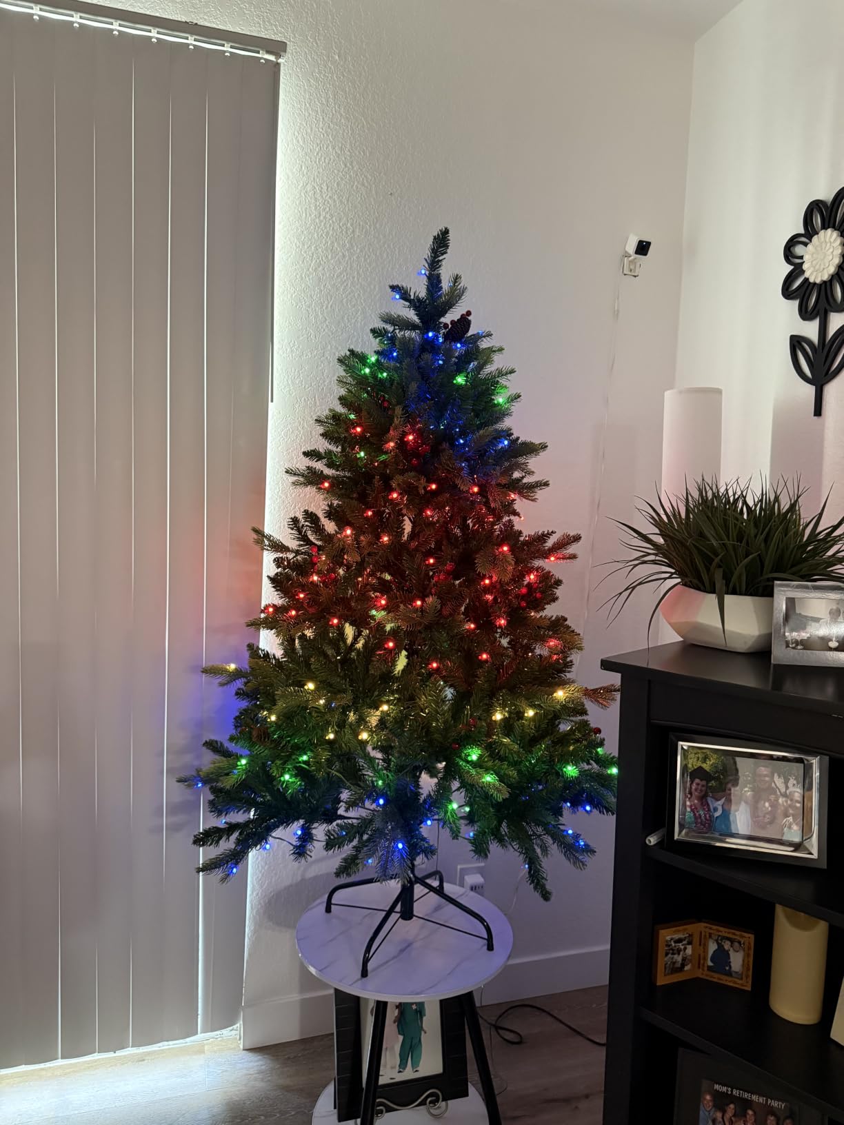 Goplus 8ft Pre-lit Artificial Christmas Tree, Hinged Premium Spruce Xmas Full Tree with 1438 PVC Tips, 430 LED Lights, Folding Metal Stand, for Home Office Party Decoration customer photo 1
