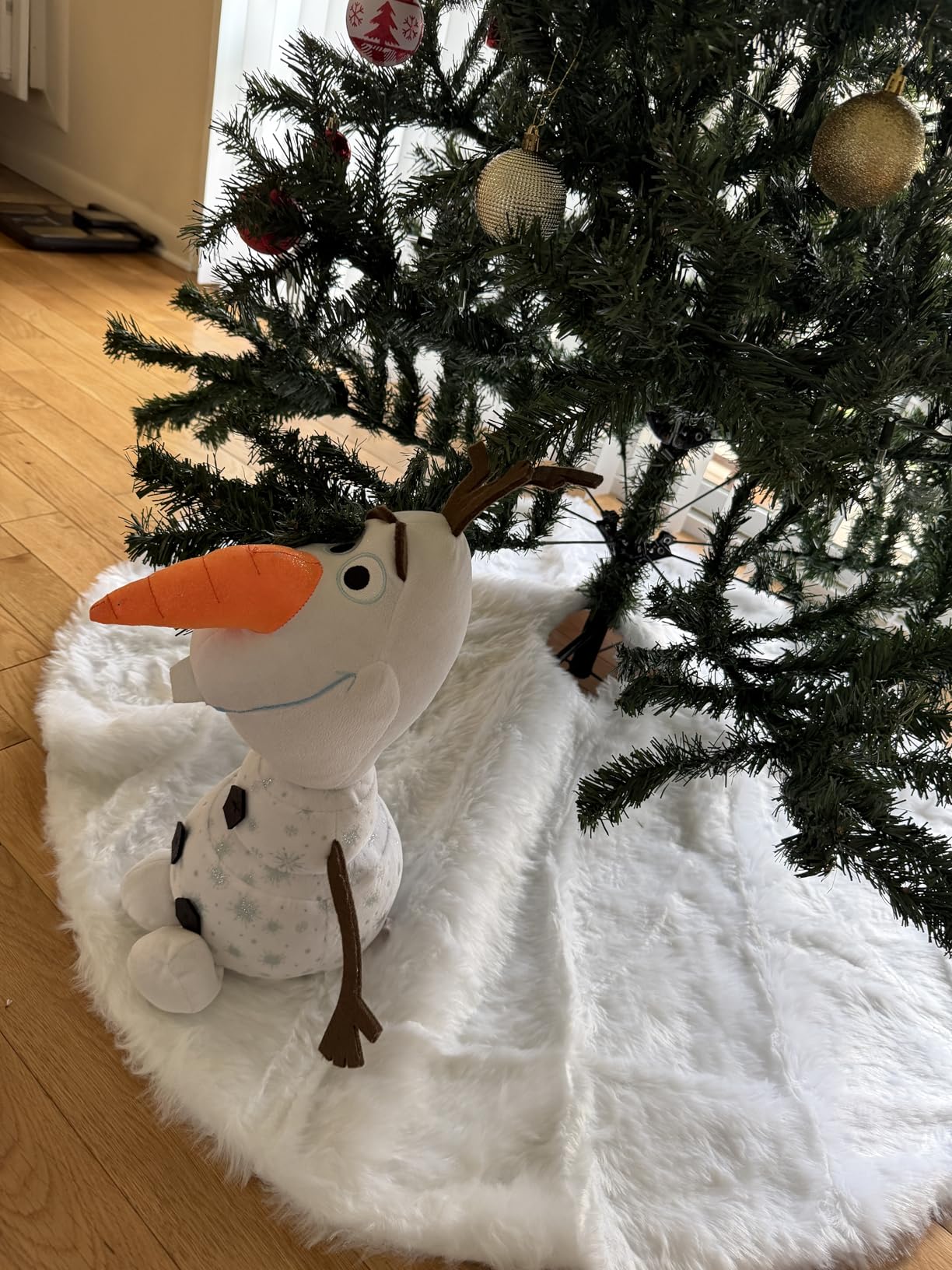 48 Inch White Faux Fur Christmas Tree Skirt, Luxury Plush Tree Base Cover for Holiday Party and Home Christmas Decor customer photo 1