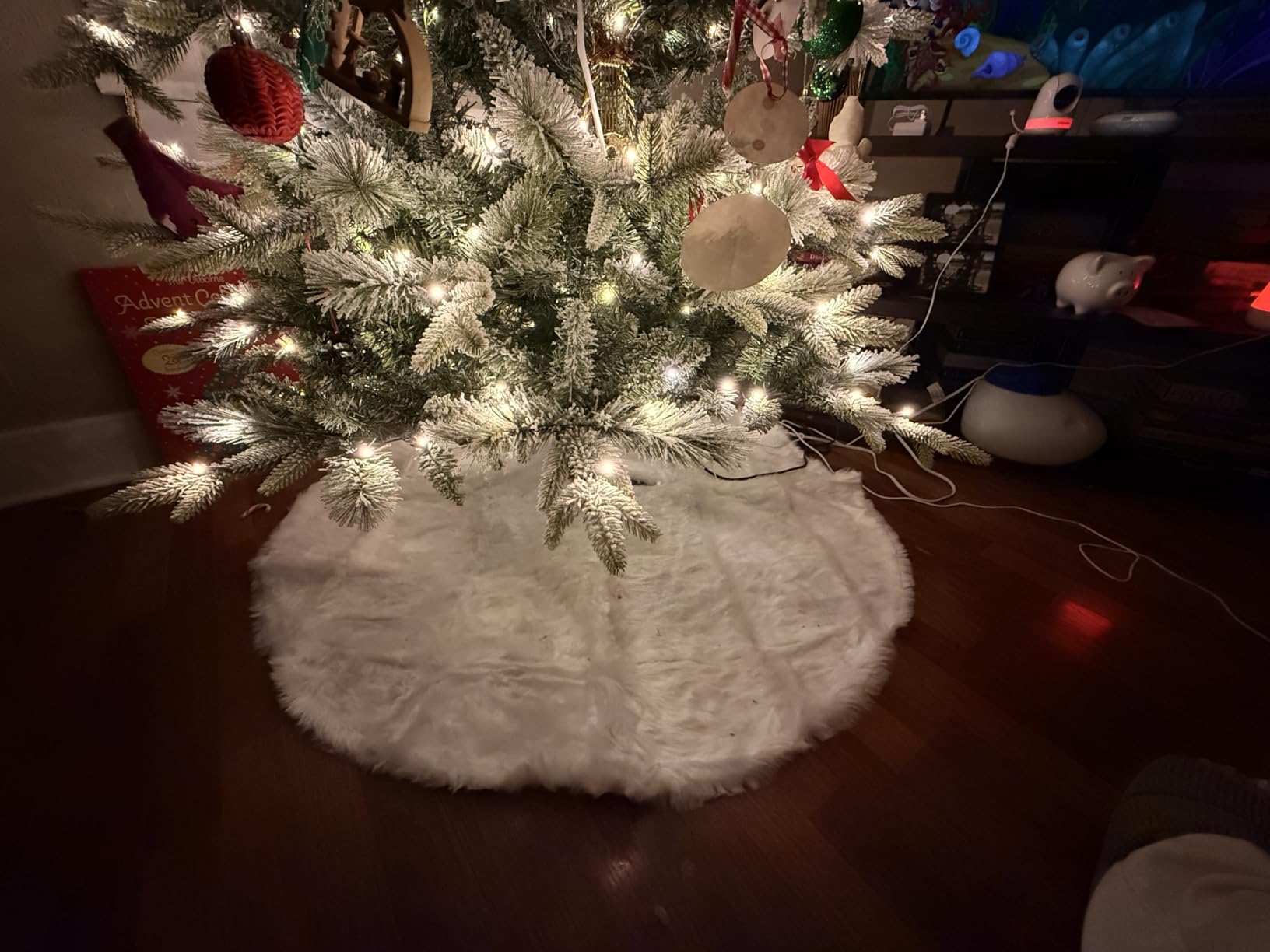 48 Inch White Faux Fur Christmas Tree Skirt, Luxury Plush Tree Base Cover for Holiday Party and Home Christmas Decor customer photo 2