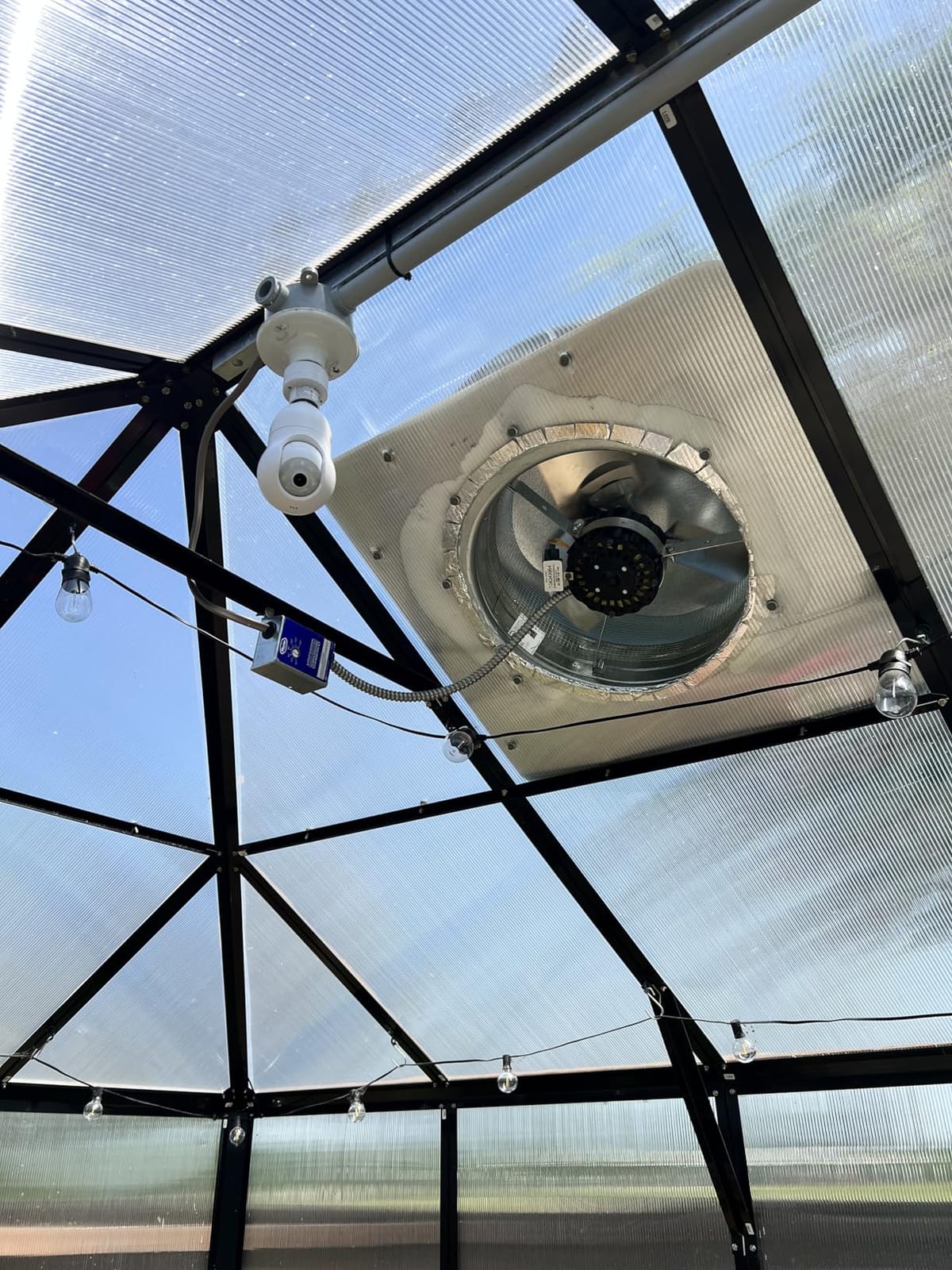 Master Flow GAF 1500 CFM Powered Roof Mount Attic Fan with Thermostat Controller for Up to 2800 Sq Ft | Durable Galvanized Steel Construction | Built-In Screen - ERV6BL customer photo 2
