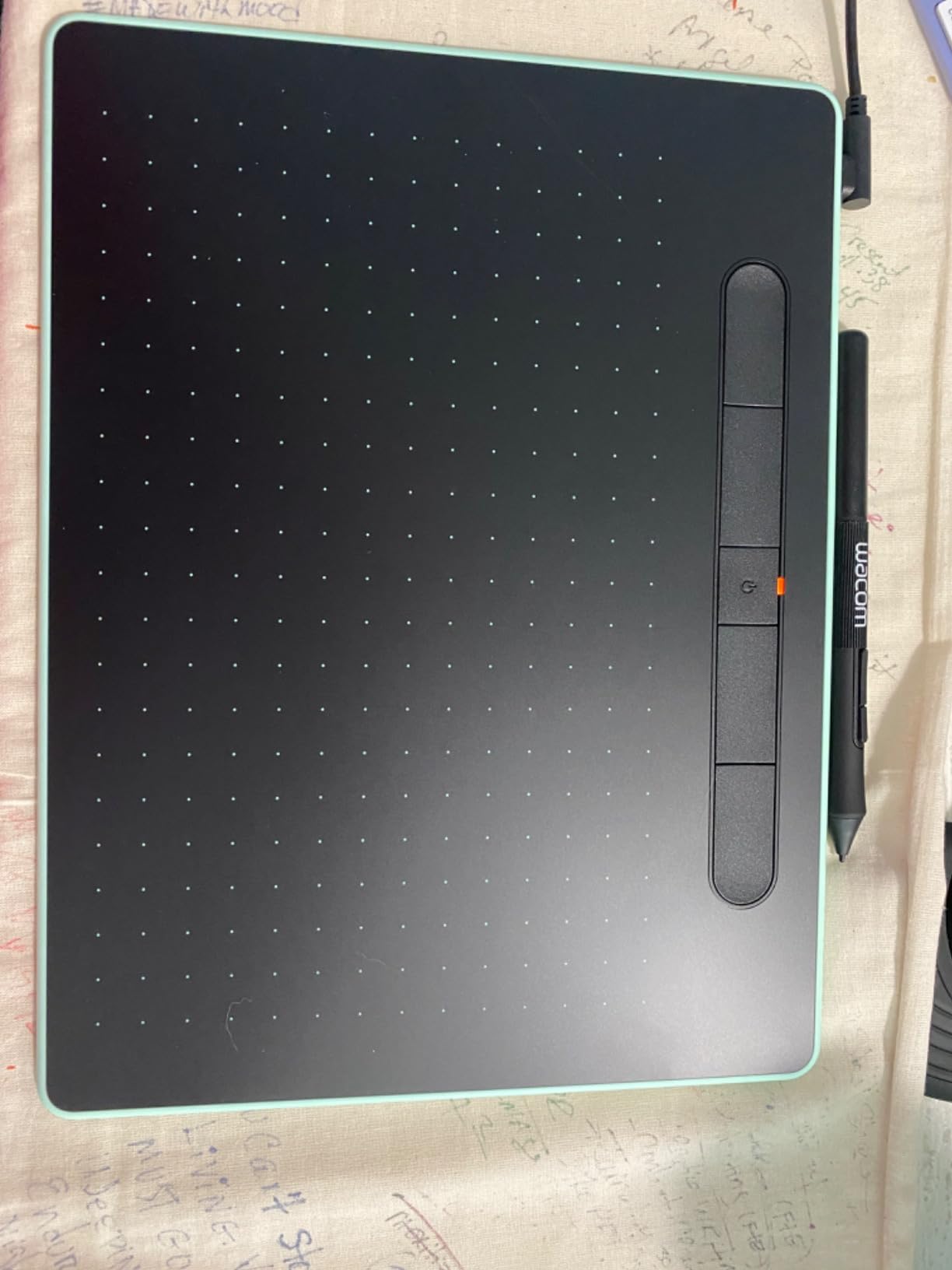 Wacom Intuos Medium Bluetooth Graphics Drawing Tablet, Portable for Teachers, Students and Creators, 4 Customizable ExpressKeys, Compatible with Chromebook Mac OS Android and Windows - Pistachio customer photo 2