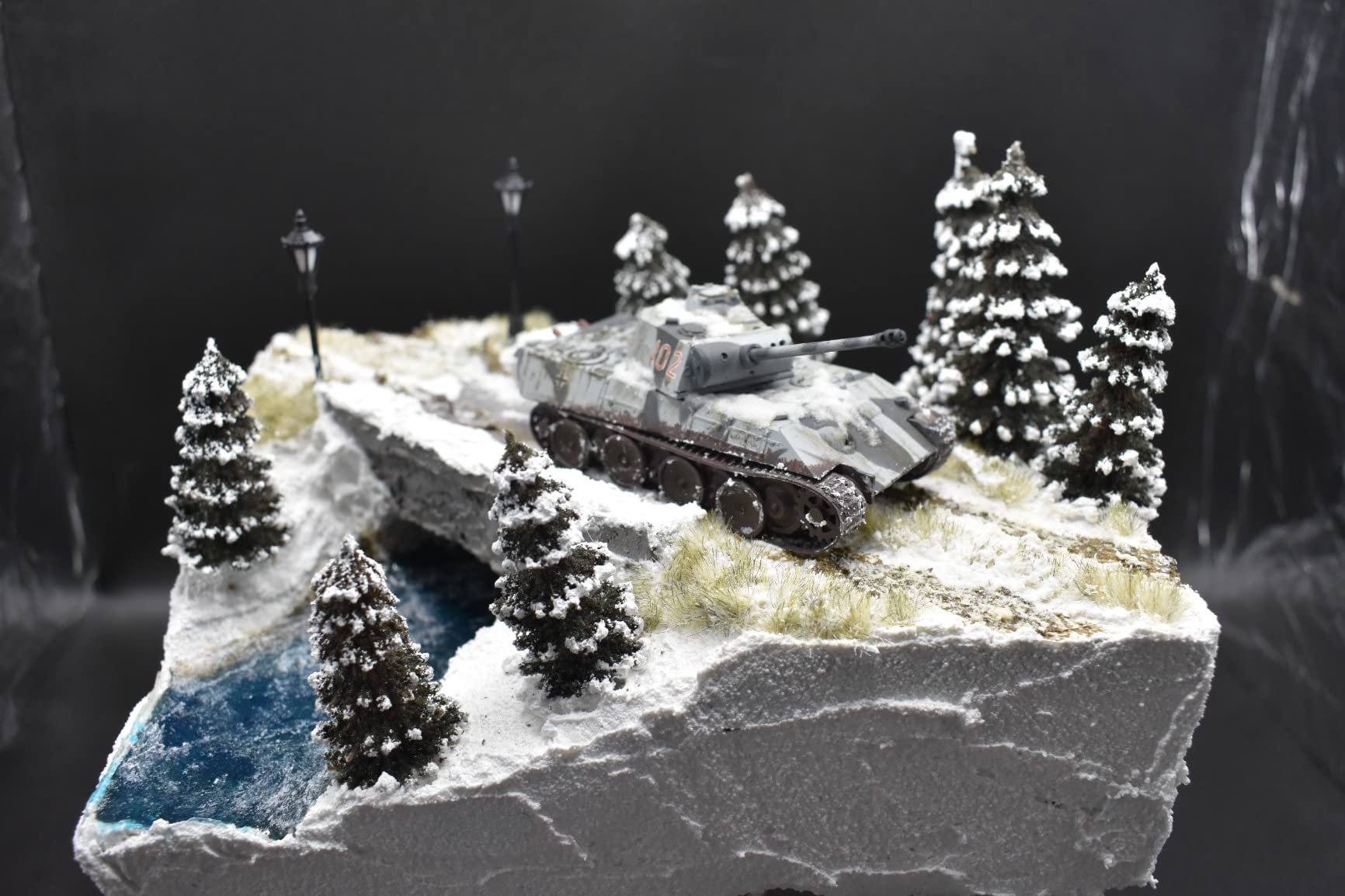 Yetaha 16PCS Mixed Scale Snow-Covered Cedar Trees, Winter Pine Tree Models 6/8/10/12cm, Miniature Trees for Diorama & Model Train Scenery, Village, Railway, Winter Landscape (4pcs Each Size) customer photo 1