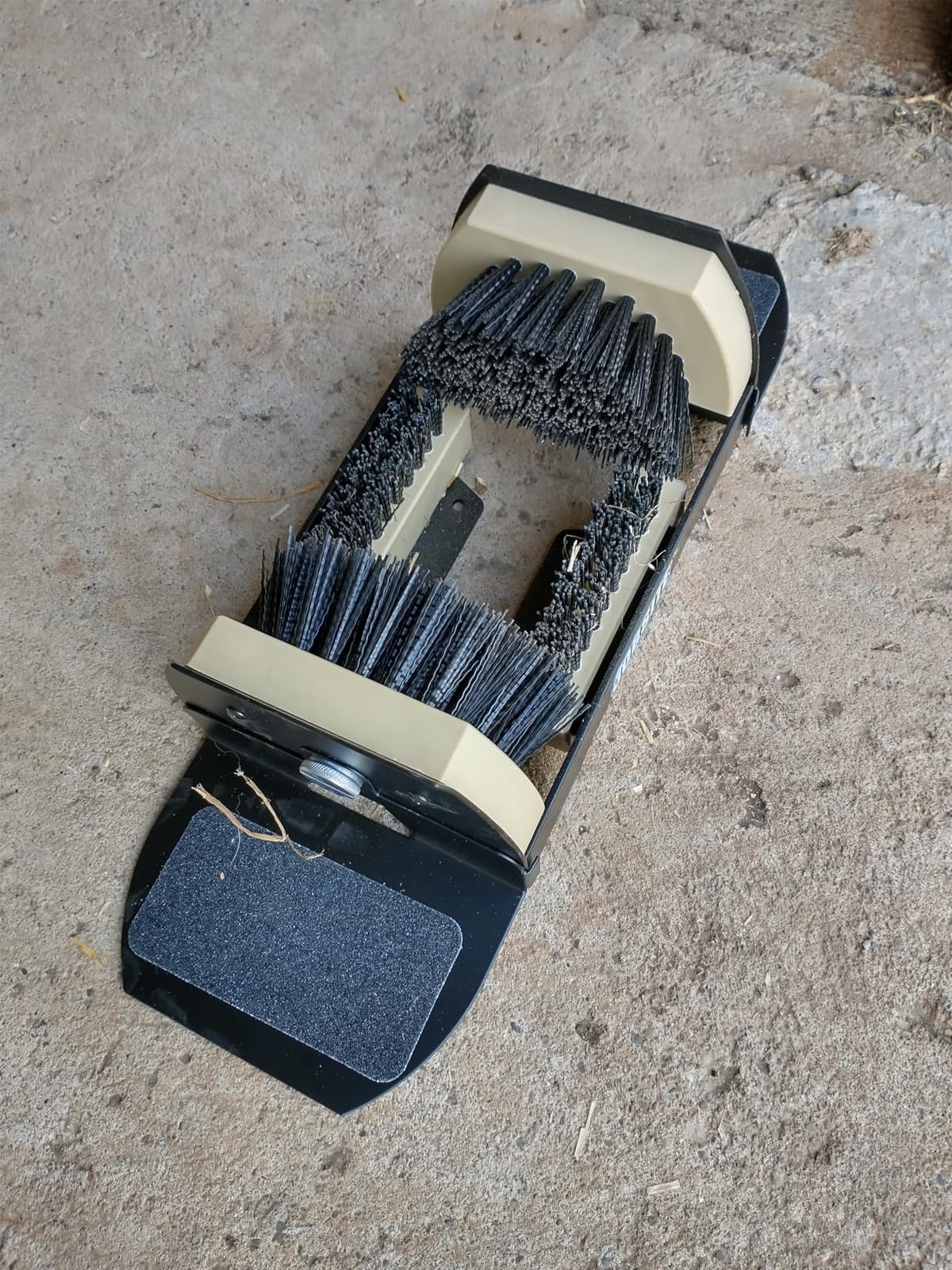 Jobsite Boot Scrubber - Outdoor Shoe Scraper Cleaner Brush - Extra Wide customer photo 2