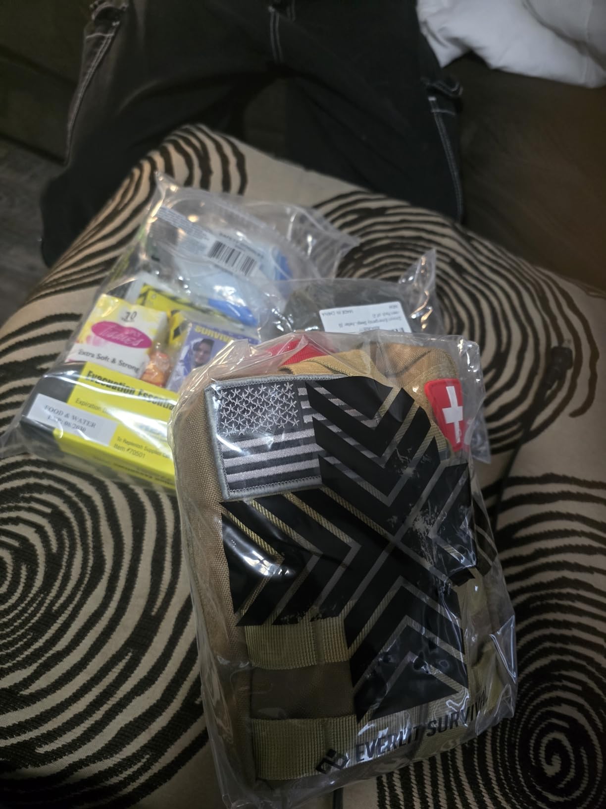 EVERLIT 250 Pcs Survival First Aid Kit customer photo 1