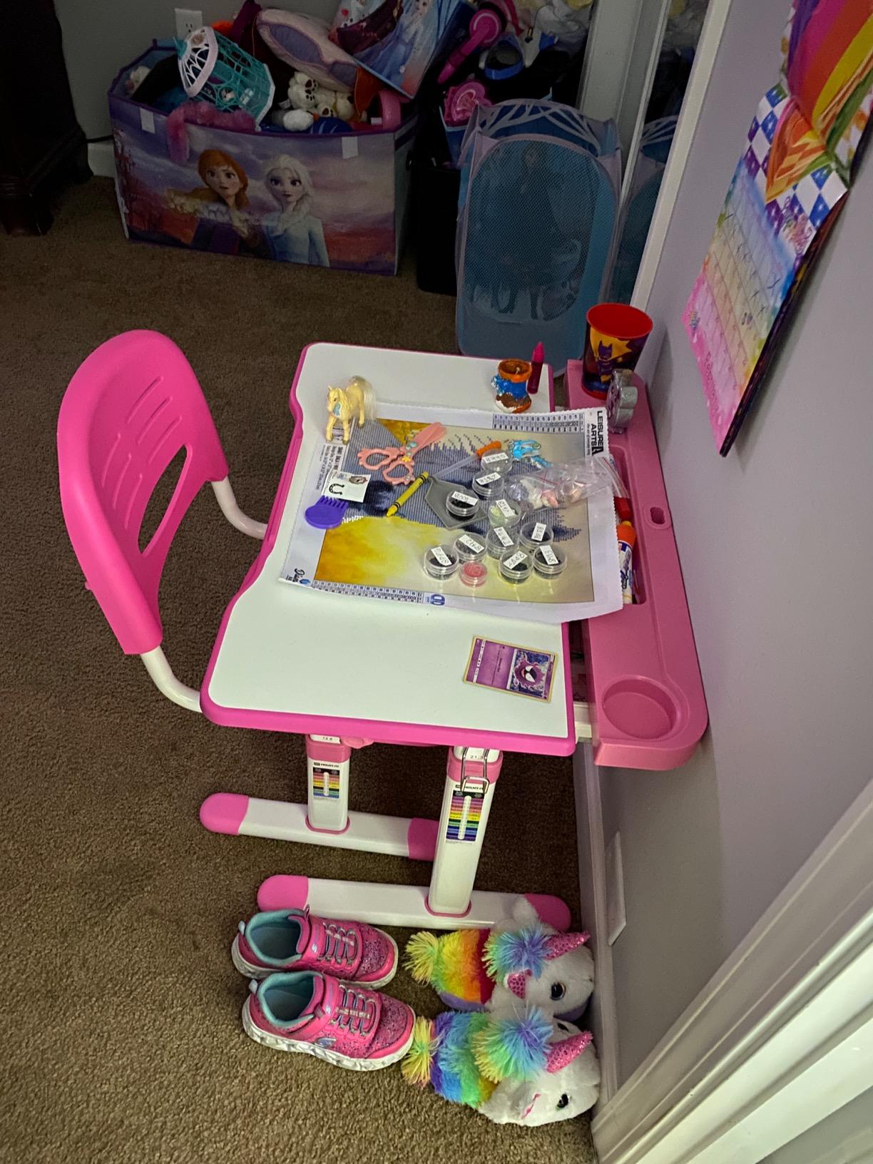 Mount-It! Kids Desk and Chair Set Height Adjustable up to 30