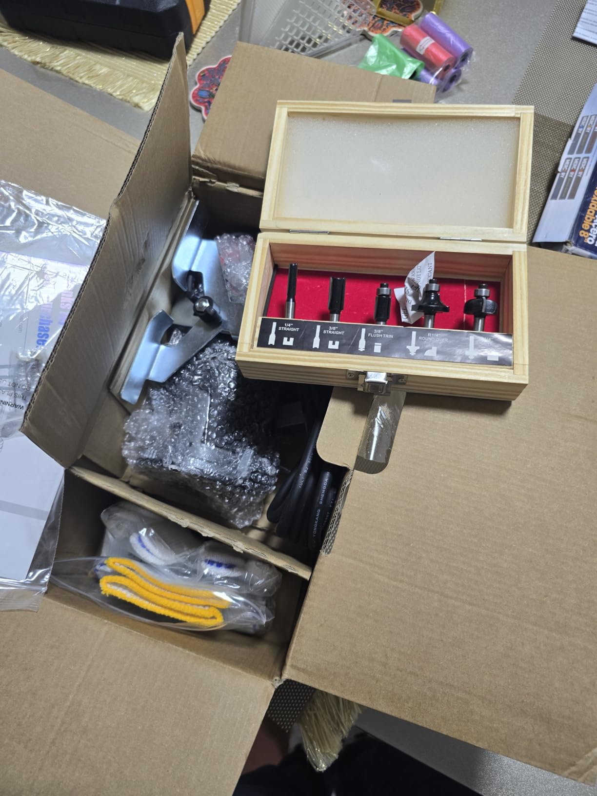 AVID POWER 6.5 Amp 1.25 HP Compact Router Tools for Woodworking, Fixed Base Wood Router with Trim Router Bits, 6 Variable Speeds, Edge Guide, Roller Guide, Dust Hood (Red, 65mm) customer photo 2