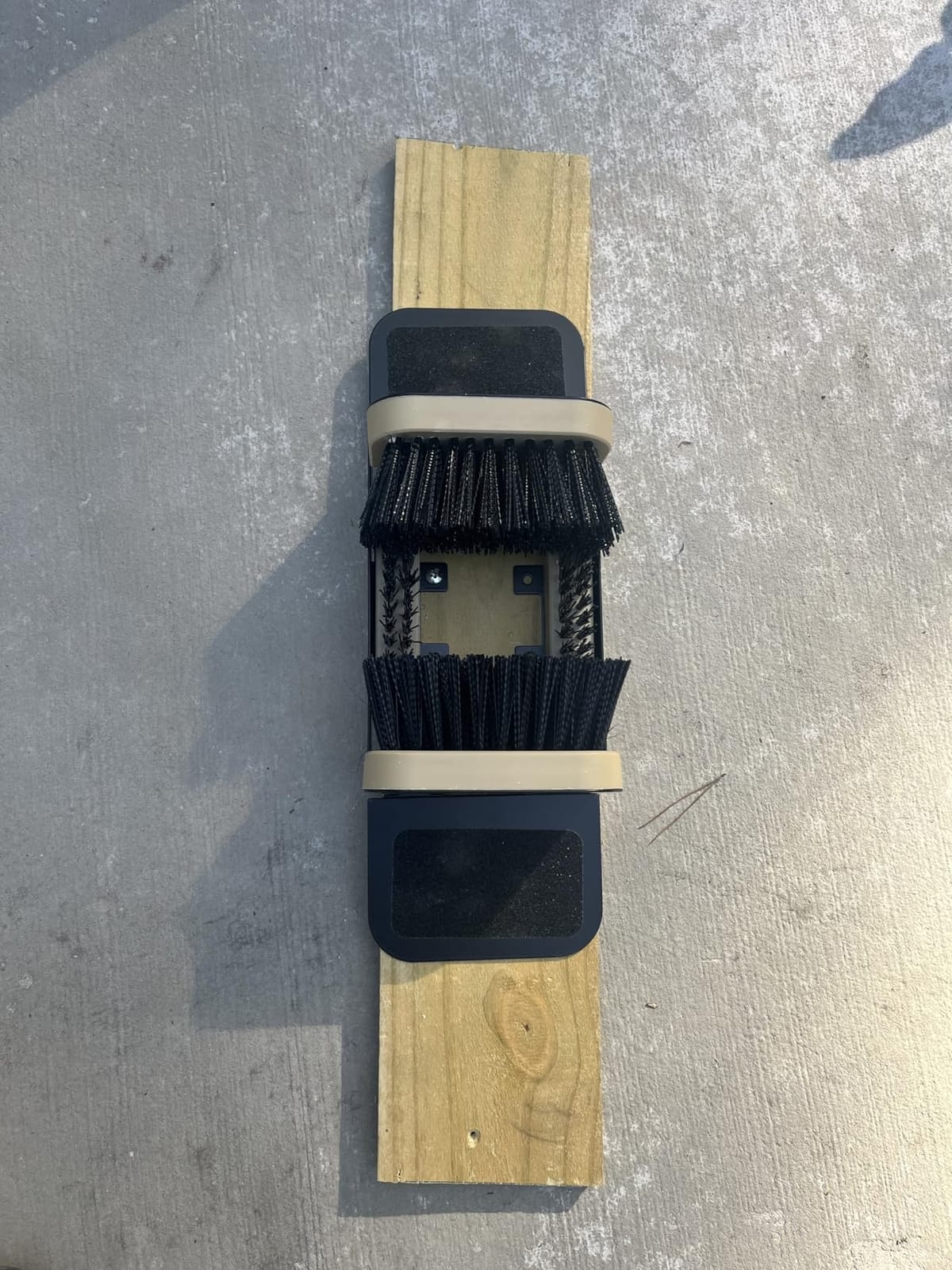 Umien Boot Scraper Outdoor Shoe Brush with Flaps - Cleaning Heavy-Duty Shoe Cleaner and Boot Scrubber for Mud, Dirt, and Snow customer photo 1