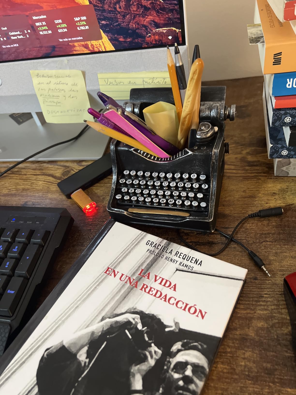 Vintage Typewriter Pencil Holder for Desk - 4.5