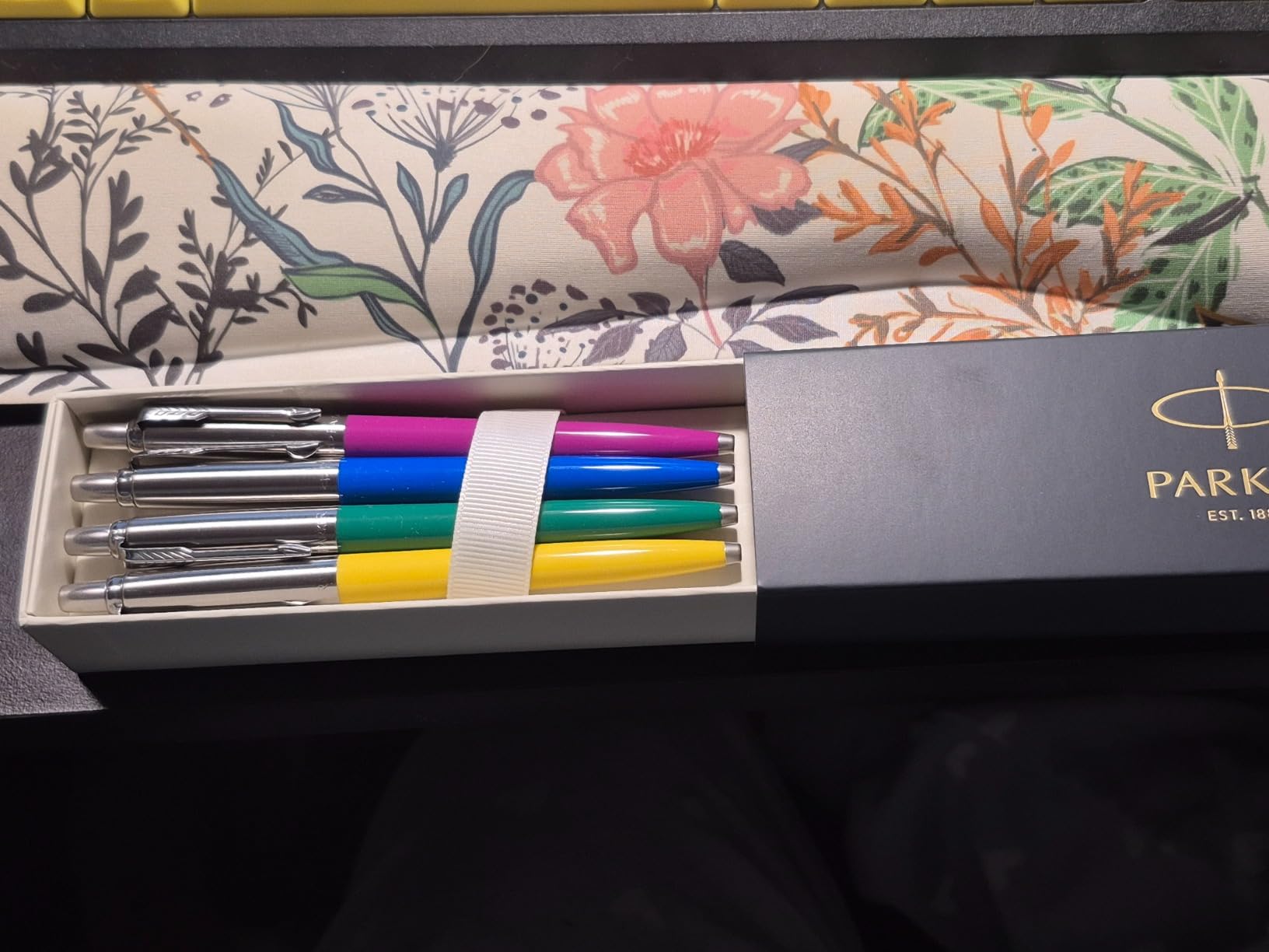 Parker Jotter Originals Ballpoint Pen Collection, Assorted Retro Finishes, Medium Point, Black Ink, 4 Count - Colorful Stationary, Desk Essentials, Signature Design customer photo 2