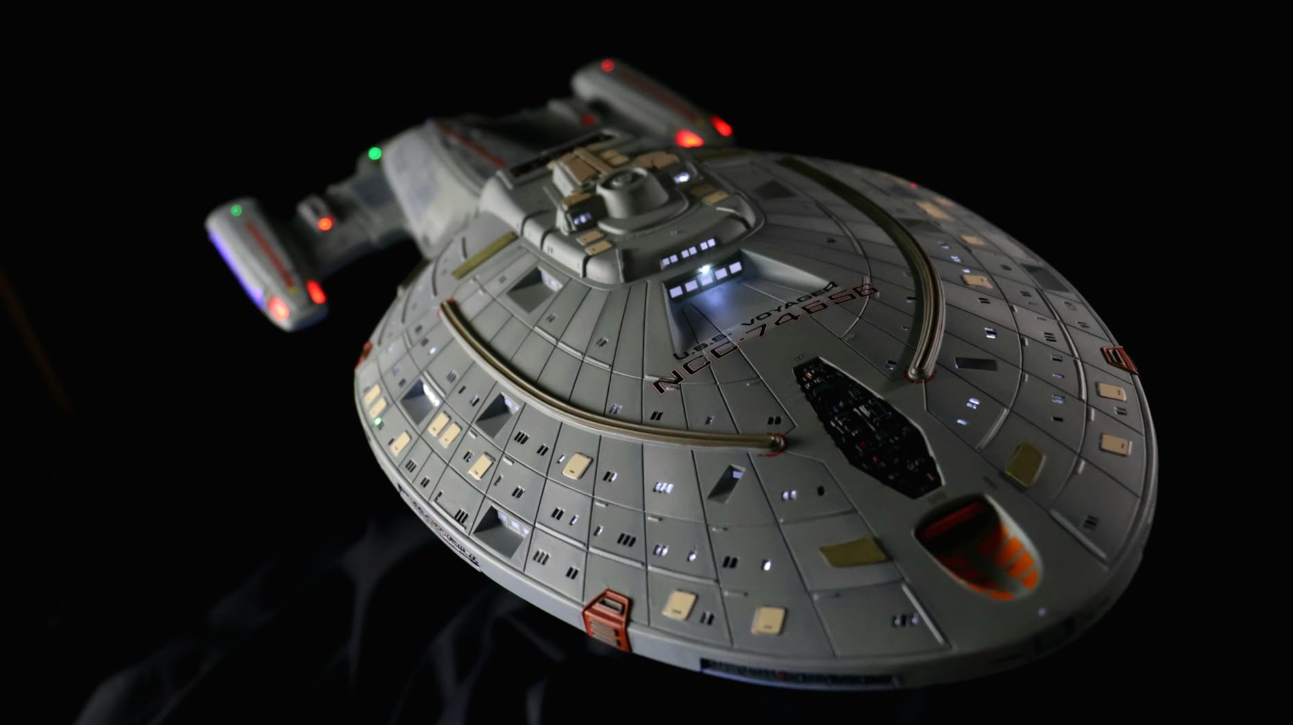 Revell 04992 U.S.S. Voyager 1:670 Scale Unbuilt/Unpainted Plastic Model Kit customer photo 1
