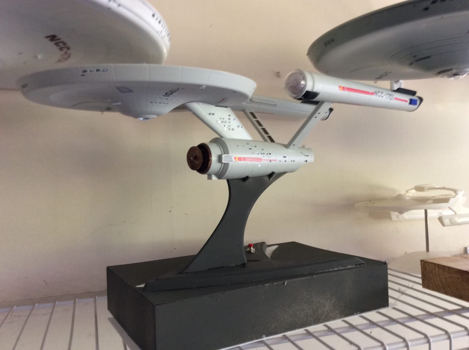 Revell 04991 Star Trek U.S.S. Enterprise NCC-1701 (TOS) 1:600 Scale Model Kit customer photo 1