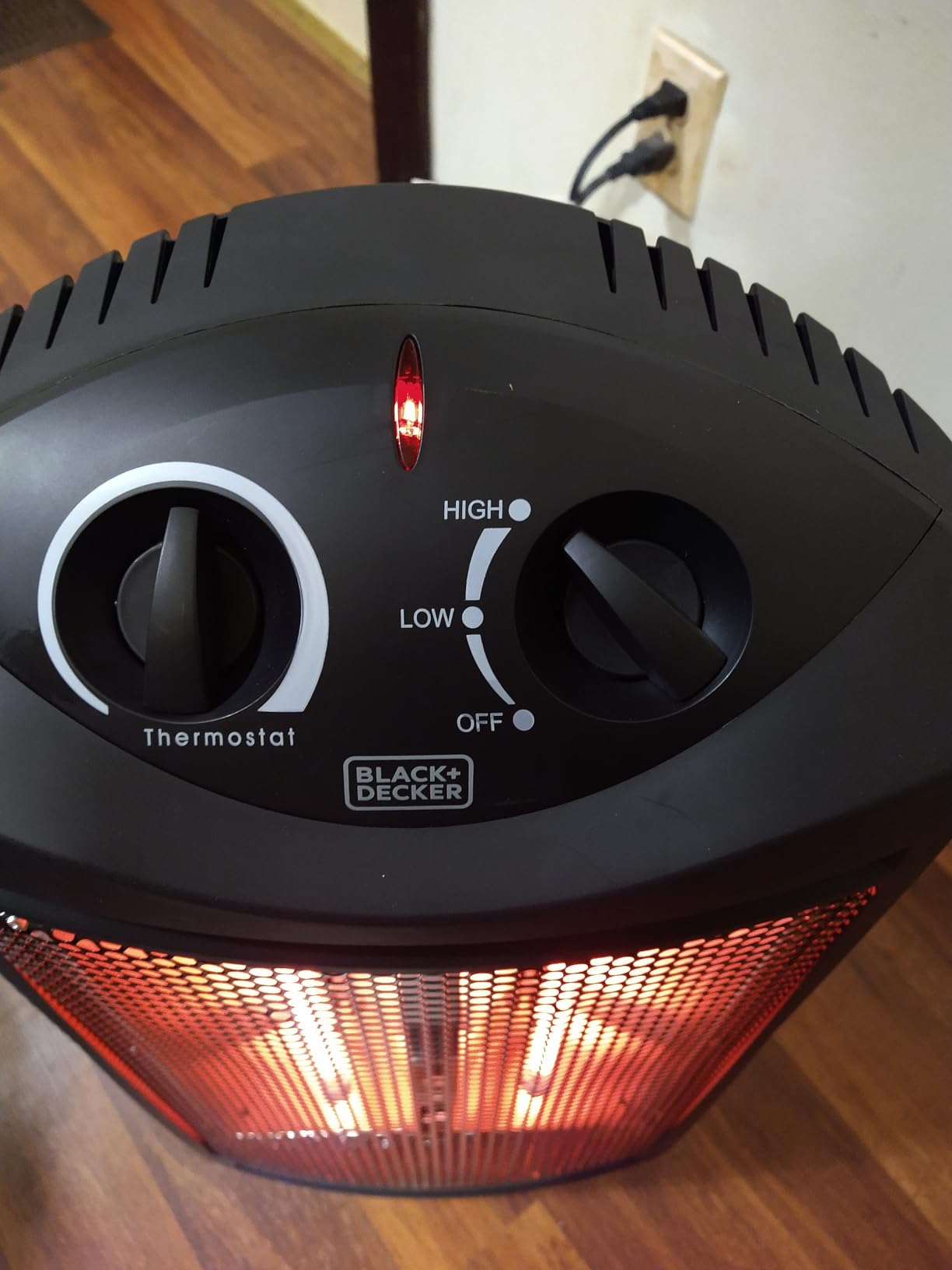 BLACK+DECKER Infrared Radiant Quartz Tower Heater, 1500W Space Heater with Adjustable Thermostat, Portable Heater with 2 Settings, Personal Heater for Home and Office, BHTI06, Black customer photo 2