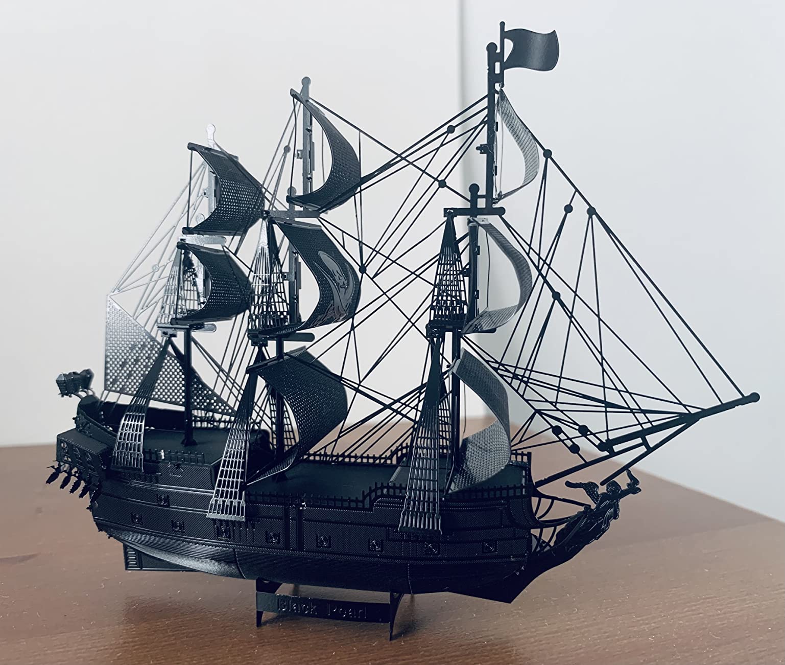 Metal Earth Puzzle 3D Black Pearl Ship Pirates of The Caribbean Metal Puzzle Model Kits for Adults Moderate Level 14.61 X 4.45 X 11.43 Cm customer photo 1