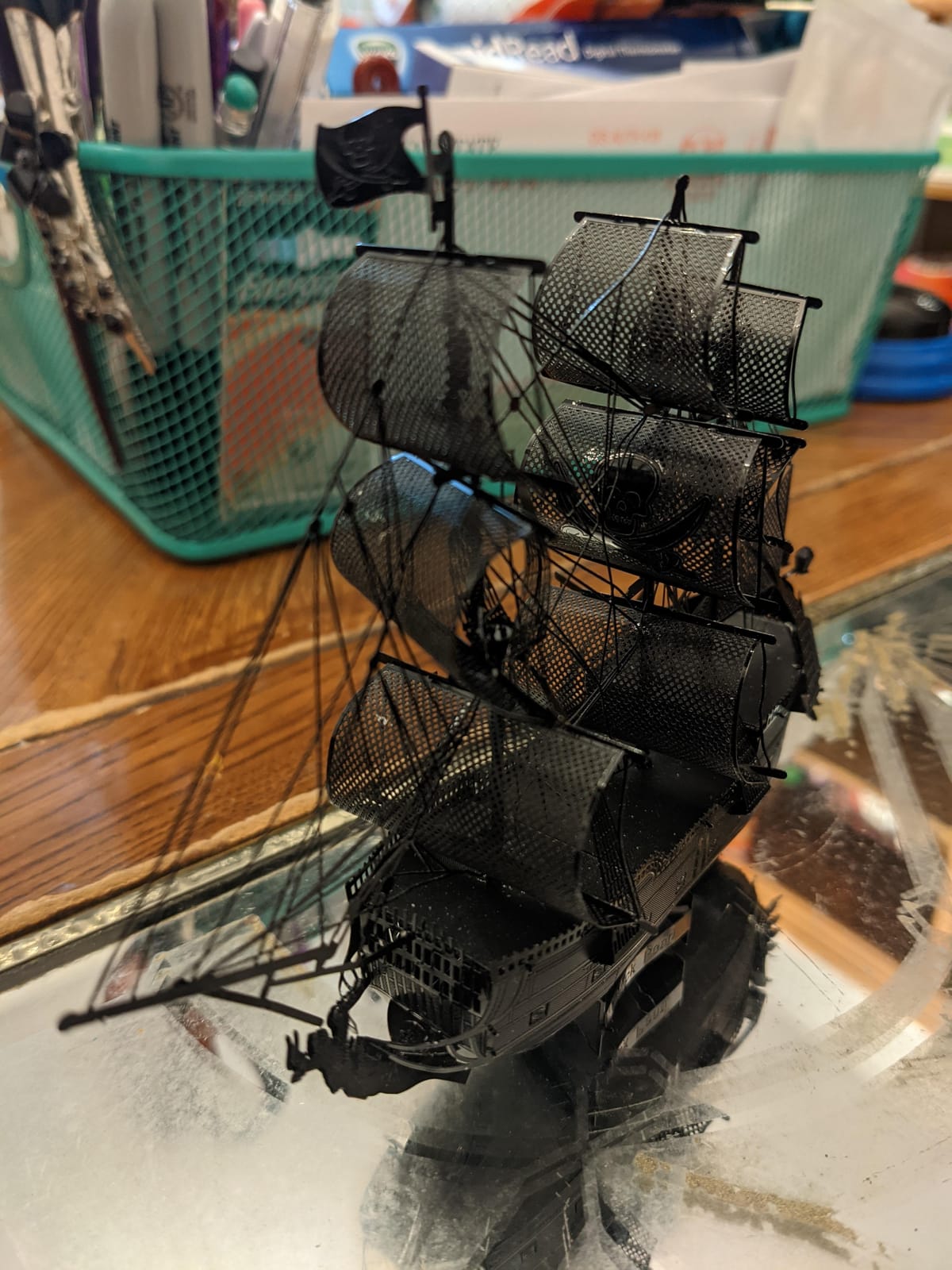 Metal Earth Puzzle 3D Black Pearl Ship Pirates of The Caribbean Metal Puzzle Model Kits for Adults Moderate Level 14.61 X 4.45 X 11.43 Cm customer photo 2