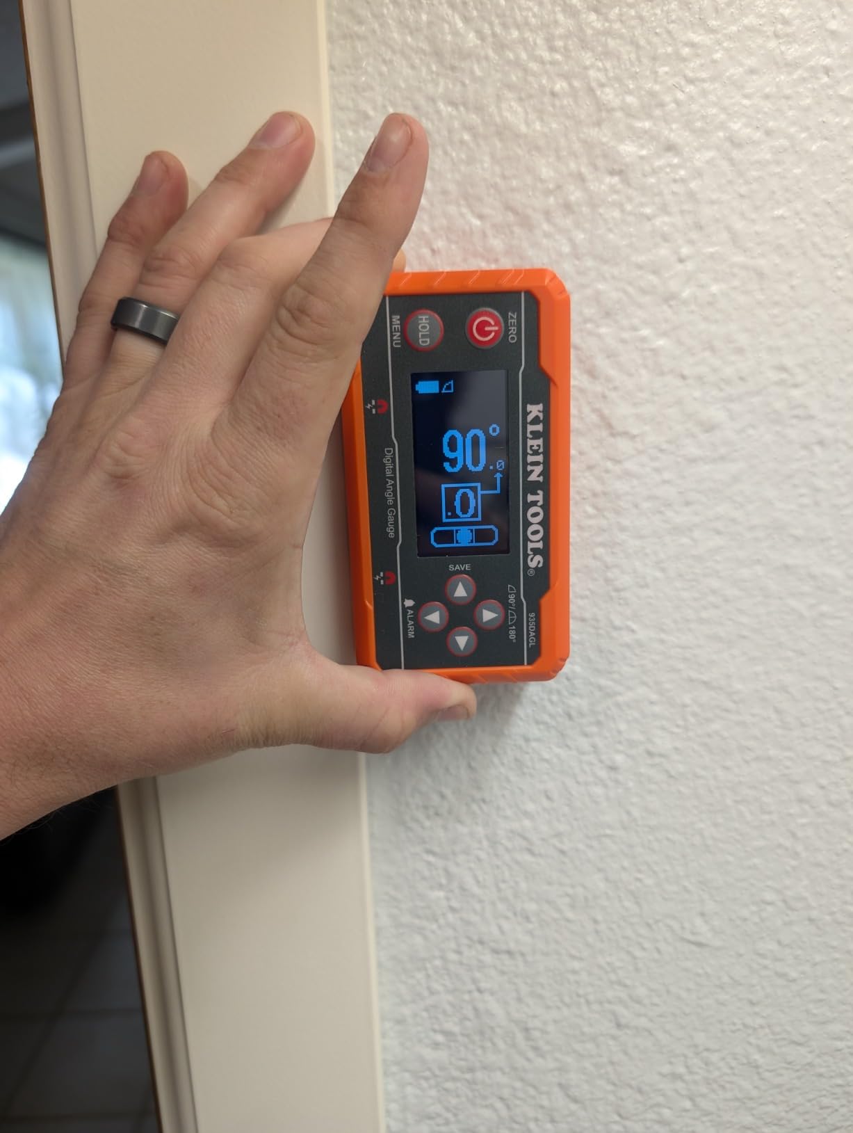 Klein Tools 935DAGL Digital Level Angle Finder with Programmable Angles, Measures 0 - 90 and 0 - 180 Degree or Dual Axis Bullseye Ranges customer photo 1
