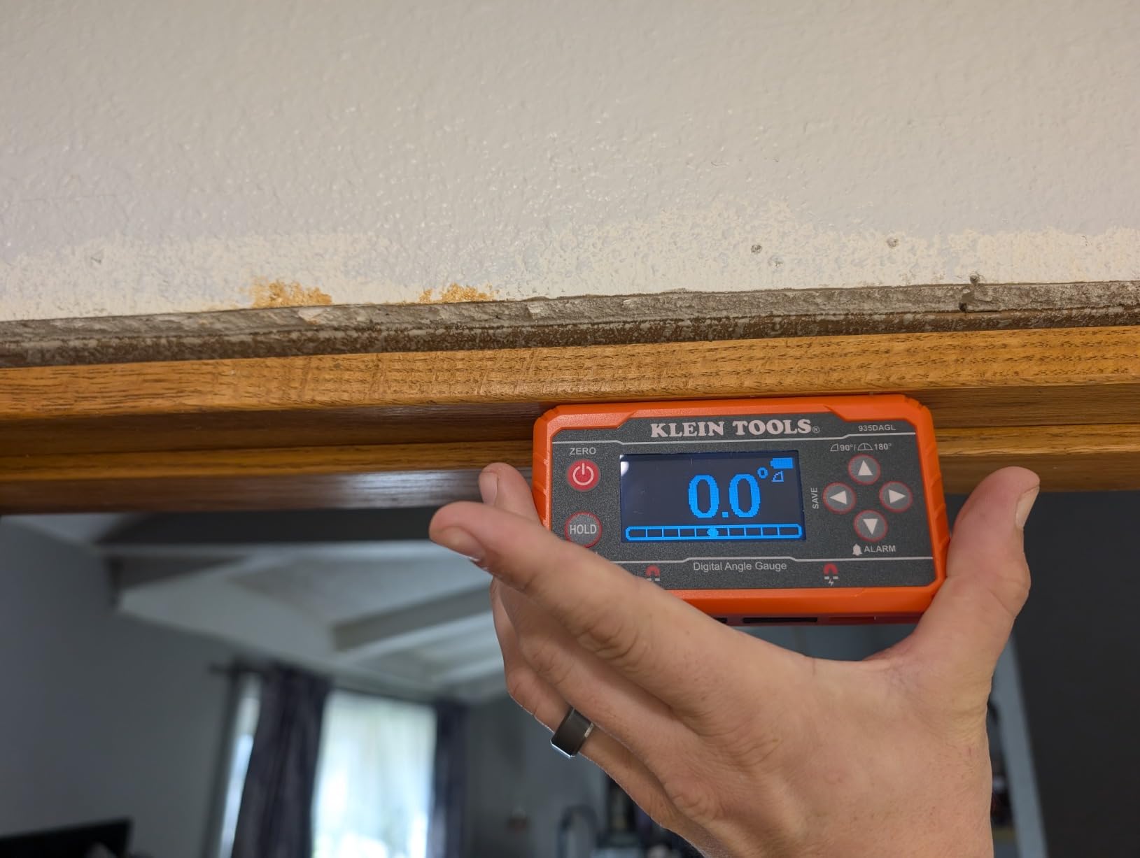 Klein Tools 935DAGL Digital Level Angle Finder with Programmable Angles, Measures 0 - 90 and 0 - 180 Degree or Dual Axis Bullseye Ranges customer photo 2