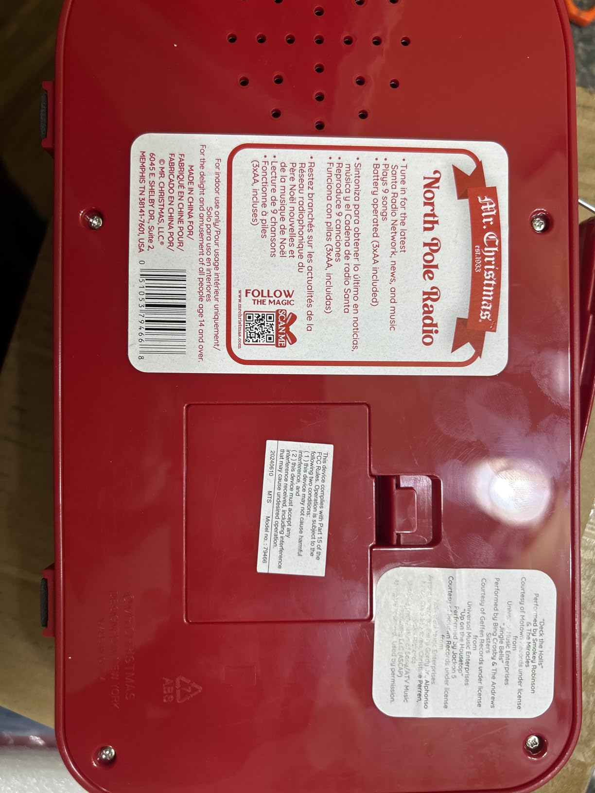 Mr. Christmas Vintage North Pole Radio Holiday Jukebox Christmas Decoration Music Box, Plays 9 Classic Carols, 10.5 Inches, Red customer photo 1