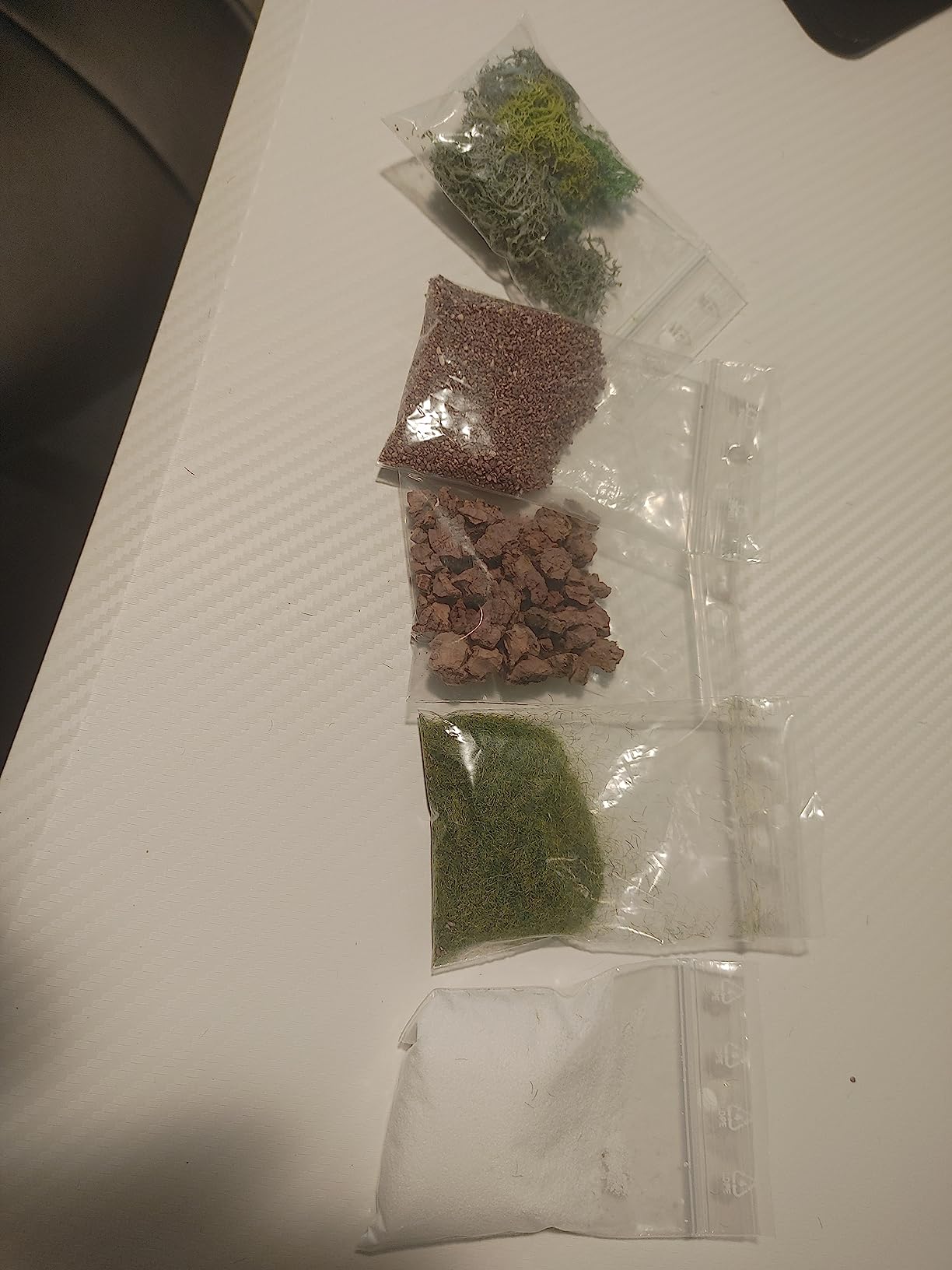 The Army Painter, Battlefields Basing Set | Modelling kit with 50 ml PVA glue, 35 green grass tufts and 1 box of grass, for terrain and Warhammer miniatures customer photo 1