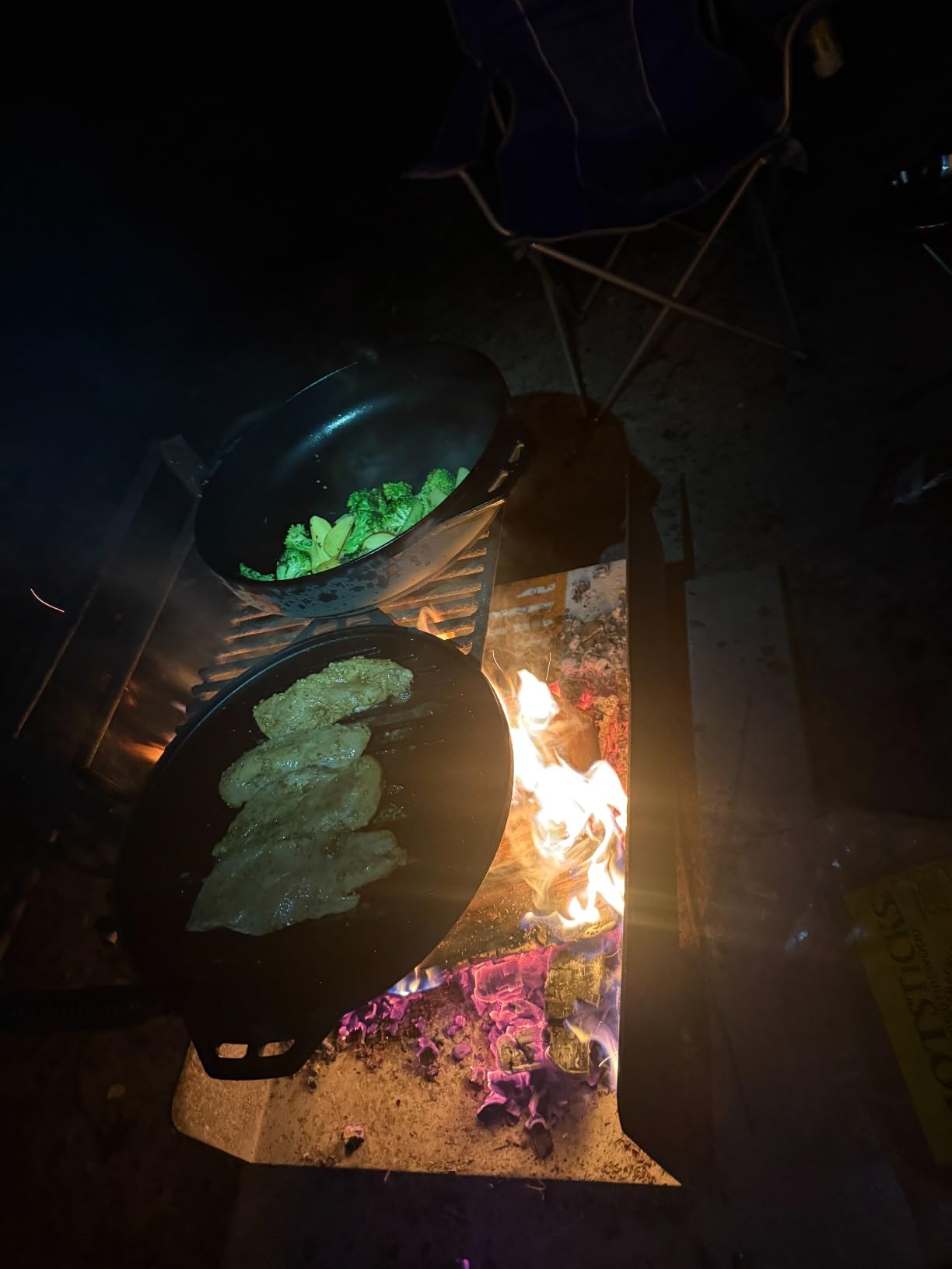Lodge Cast Iron Cook-It-All Kit. Five-Piece Cast Iron Set includes a Reversible Grill/Griddle 14 Inch, 6.8 Quart Bottom/Wok, Two Heavy Duty Handles, and a Tips & Tricks Booklet. customer photo 1