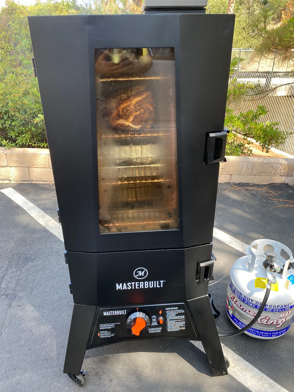 Masterbuilt 40-inch ThermoTemp Propane Gas Vertical BBQ Smoker with Analog Temperature Control and 960 Cooking Square Inches, Model MB20051316 customer photo 2