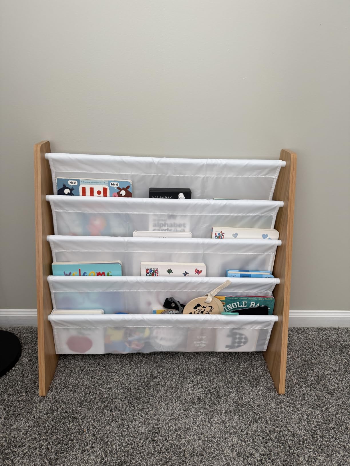 Humble Crew Kids Bookshelf, 4-Tier Front-Facing Book Display Organizer, Montessori Toddler Bookcase for Playroom, Bedroom & Reading Corner, Natural Wood/White customer photo 2