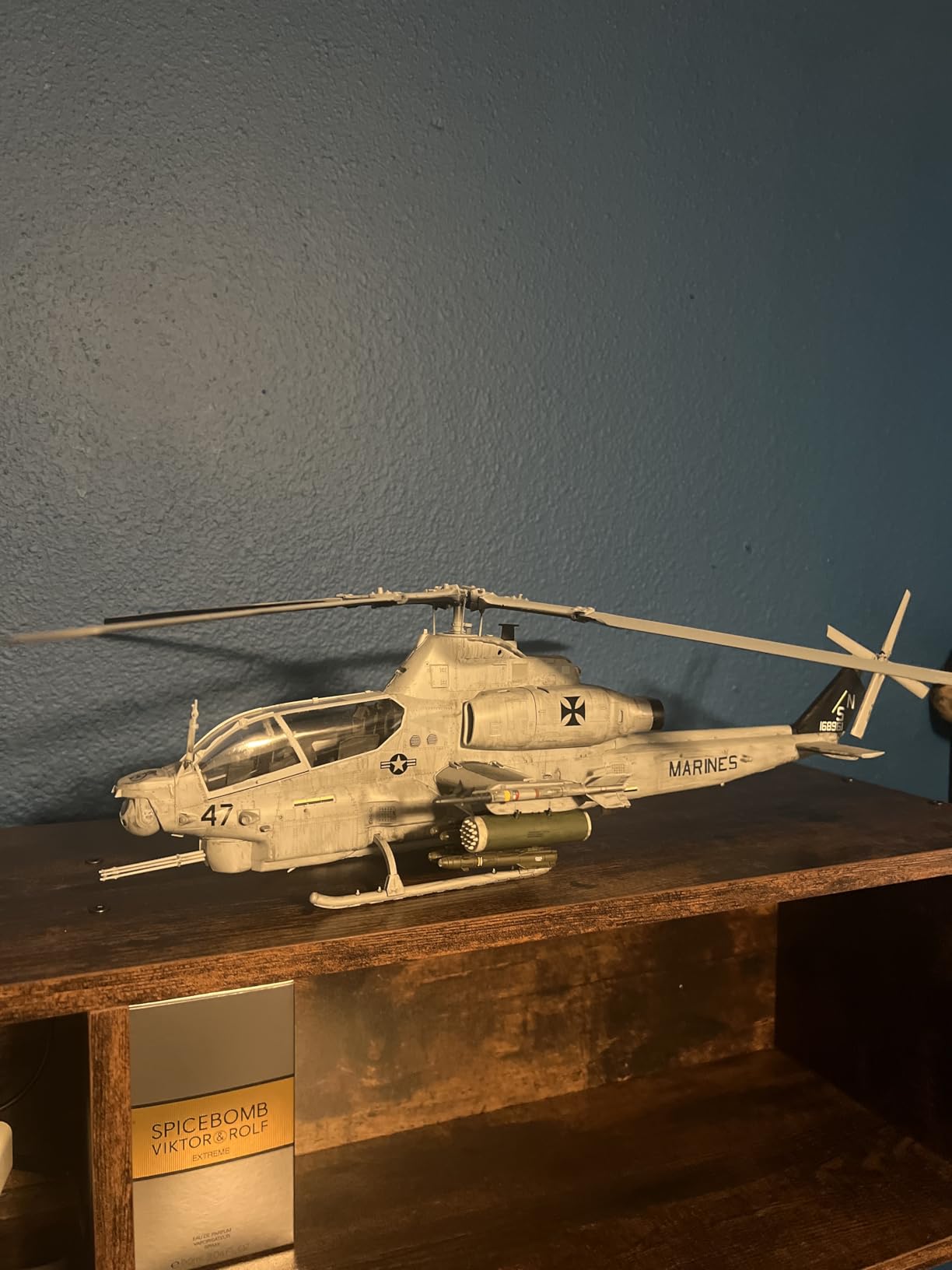 ACA12127 1:35 Academy USMC AH-1Z Cobra 'Shark Mouth' Model Building Kit customer photo 2