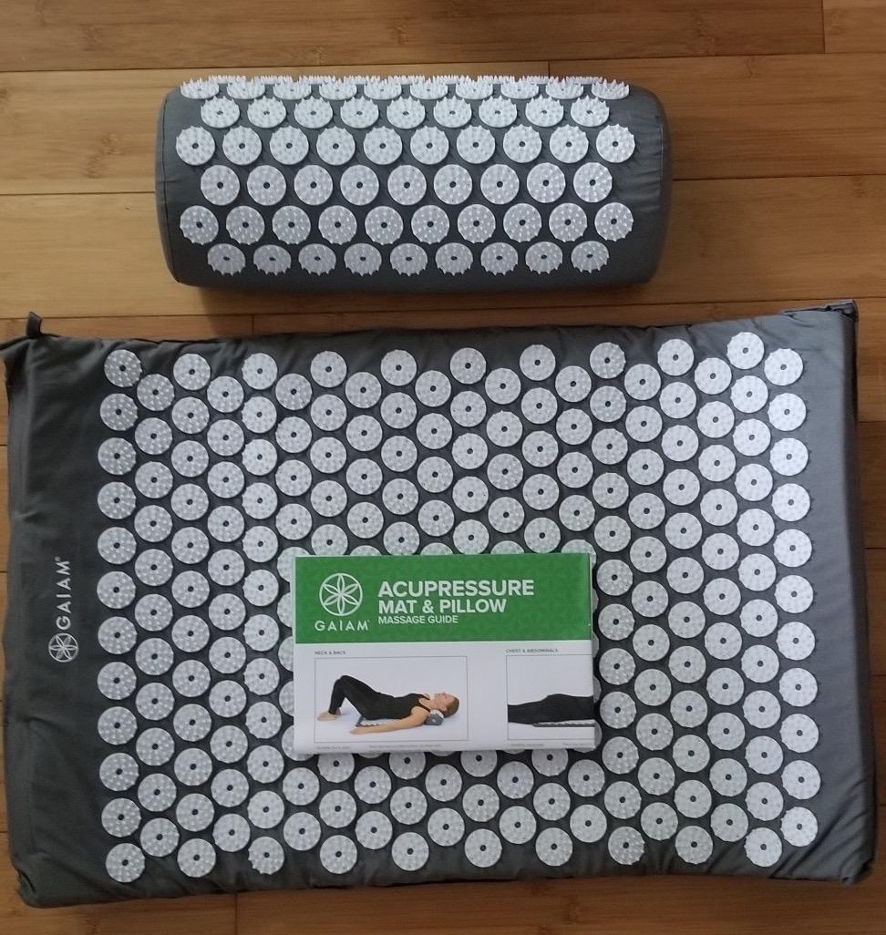 Gaiam Acupressure Mat & Pillow Set, Neck, Shoulder & Back | Acupuncture-Style Stimulation | Neck, Shoulder & Back Tension | Multi-Point Pressure | Home Relaxation Use customer photo 2
