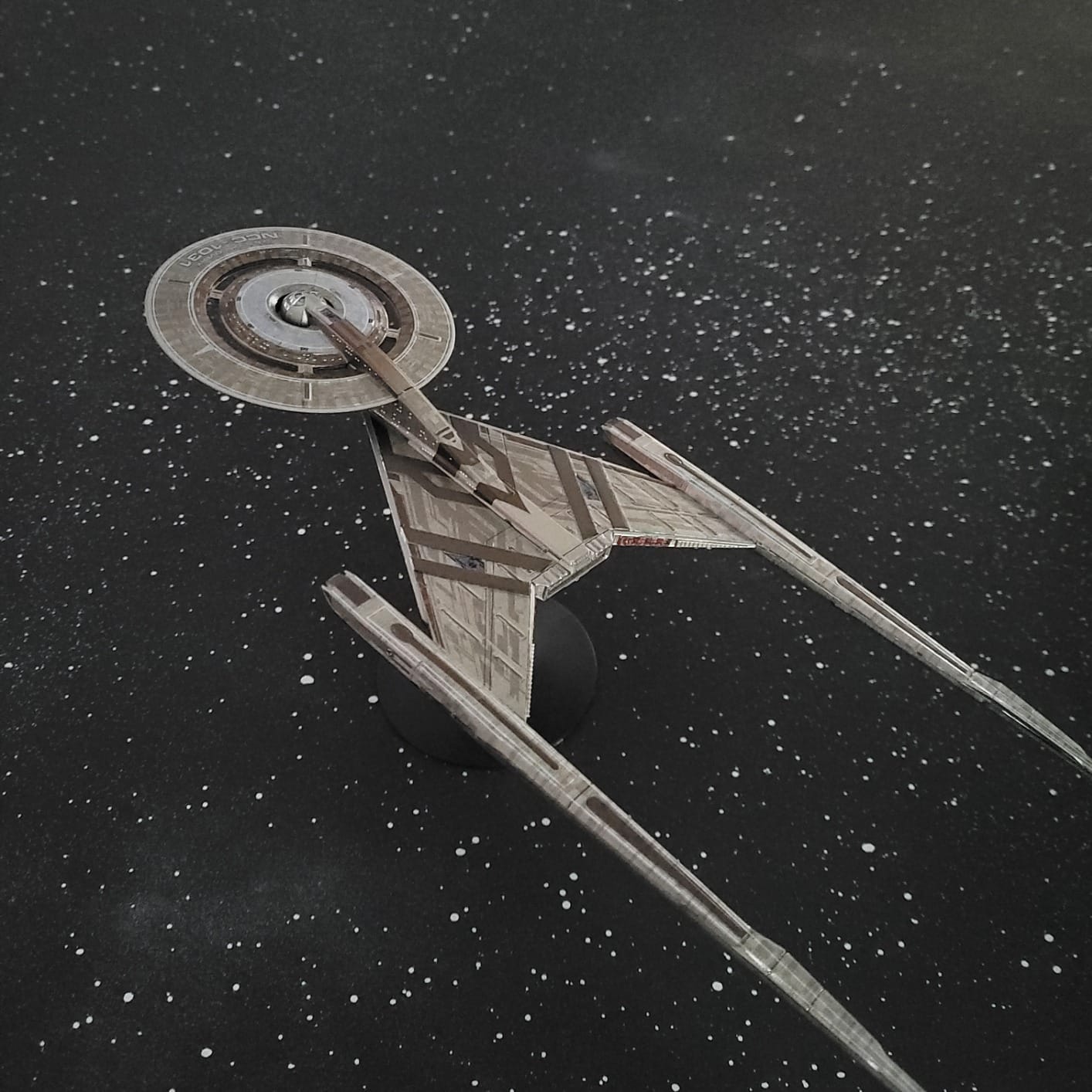 Polar Lights Star Trek U.S.S. Discovery NCC-1031 1:2500 Scale Plastic Model Kit (POL961M) customer photo 1