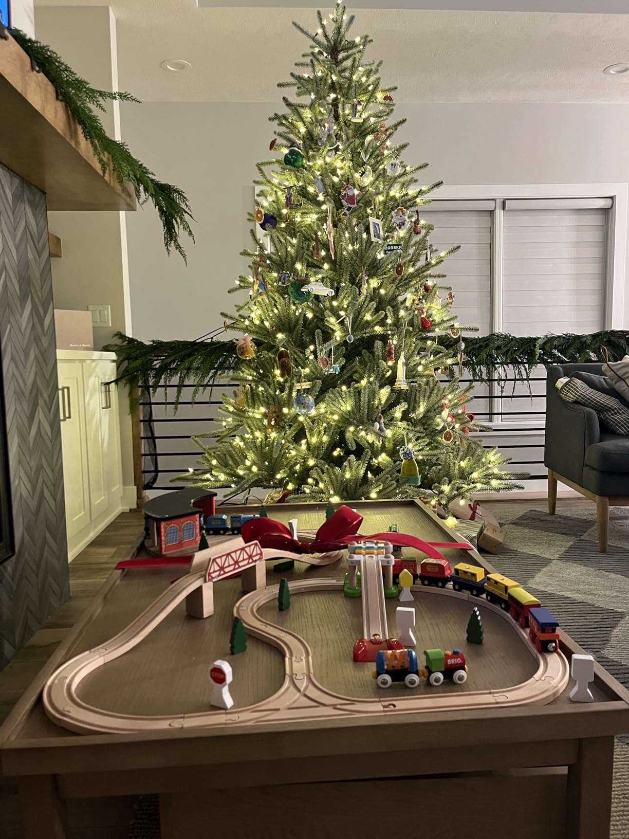Melissa & Doug Wooden Railway Set, 130 Pieces | 100 Wooden Tracks, 10 Toy Train Cars, Bridges, Train Station Pretend Play, Preschool Toys for Kids Ages 3+ customer photo 2