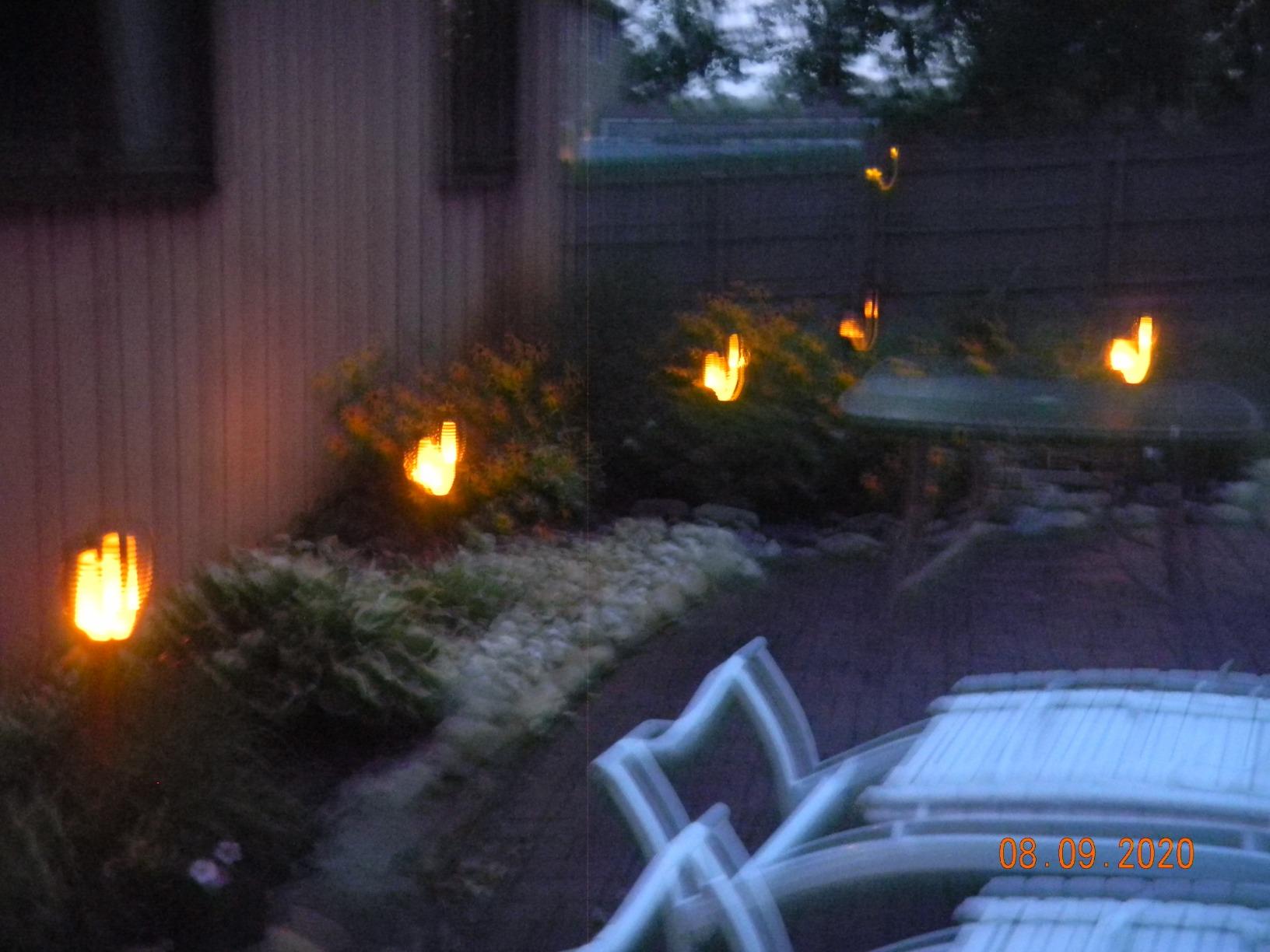 Walensee Solar Lights Outdoor with Flickering Flame, 96 LED Solar Torch Lights Waterproof, 43