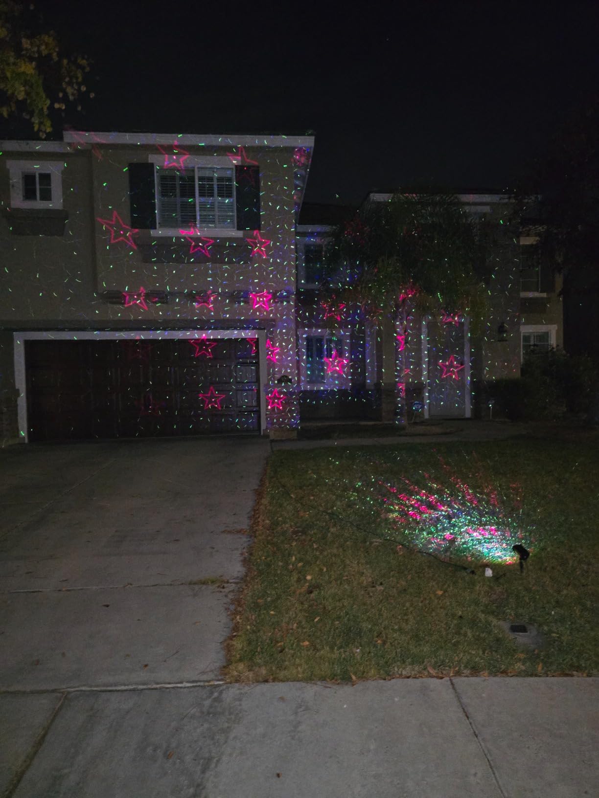 Christmas Laser Lights, Projector Lights Landscape Spotlight Red and Green Star Show with Christmas Decorative Patterns for Indoor Outdoor Garden Patio Wall customer photo 2