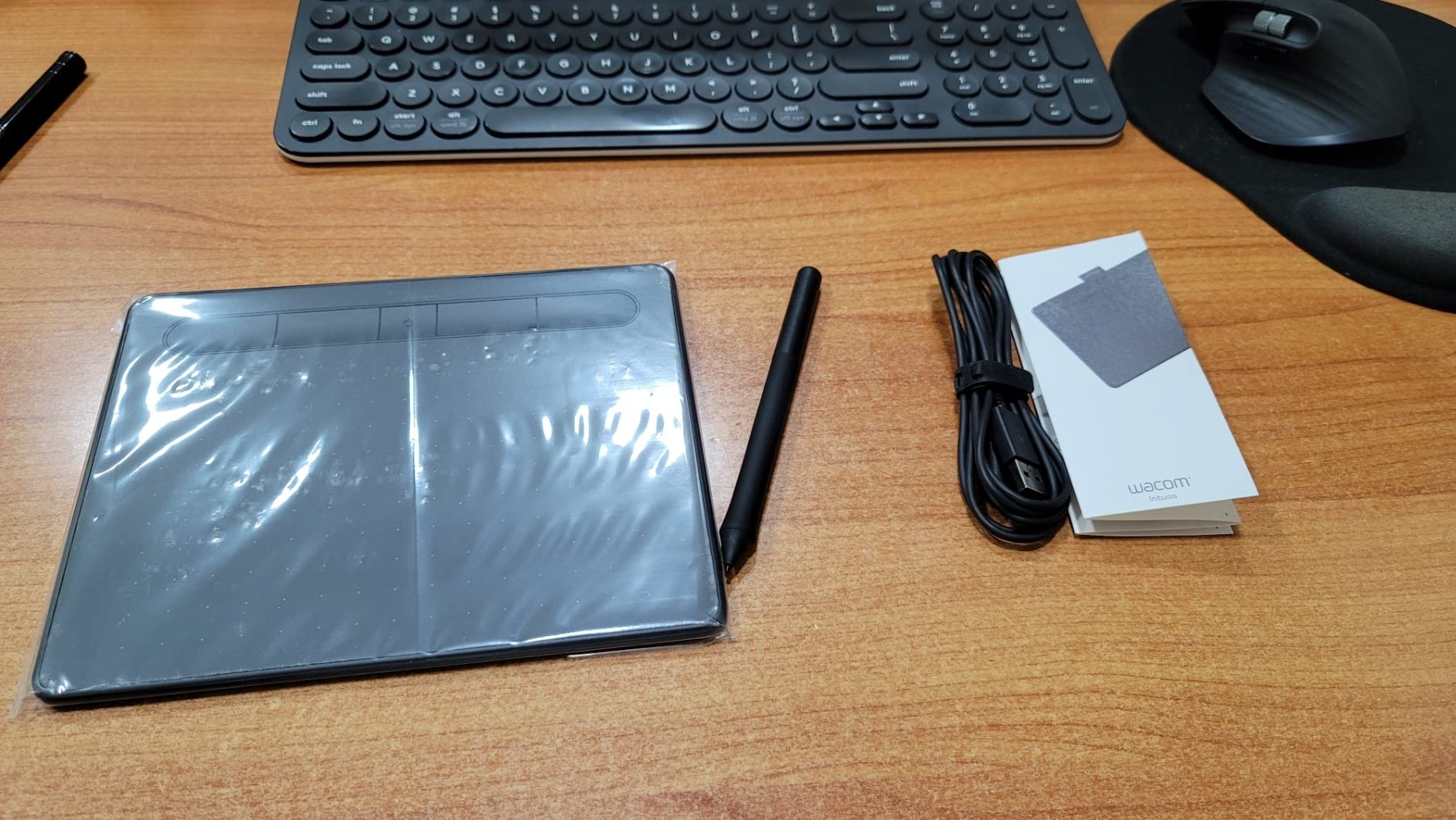 Wacom Intuos CTL4100WLK0 Wireless Graphics Drawing Tablet with 3 Bonus Software Included, 7.9