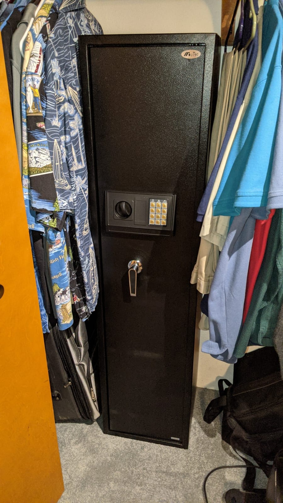 BBRKIN Large Rifle Safe, Long Gun Safe for Rifle Shotgun for Home, Quick Access 5-6 Gun Storage Cabinet with a Handgun Lock Box and a Removable Shelf, Silent Mode(PIN Code Version) customer photo 2