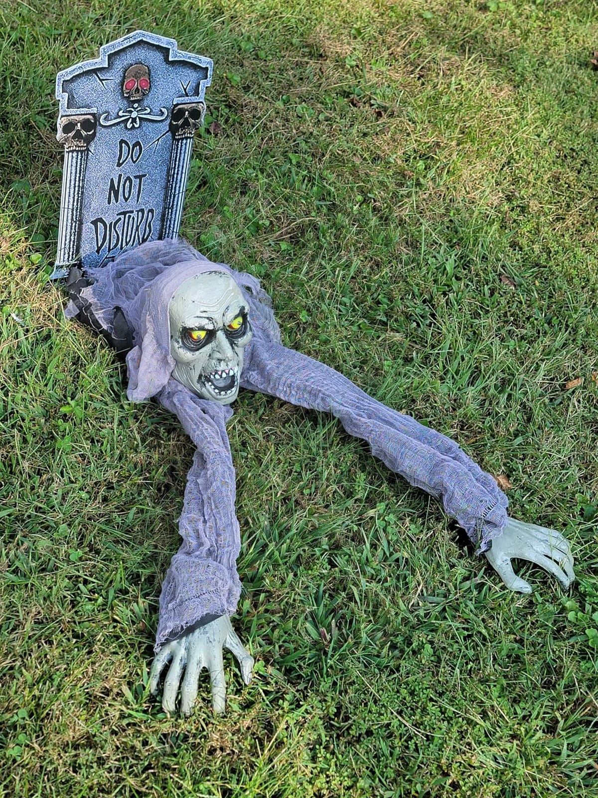 JOYIN Halloween Decoration Outdoor Zombie Groundbreaker with Flashing Eyes | Halloween Zombie Decor with Sound Scary Groundbreaker for Yard Lawn Graveyard Decorations, Haunted House Prop customer photo 2