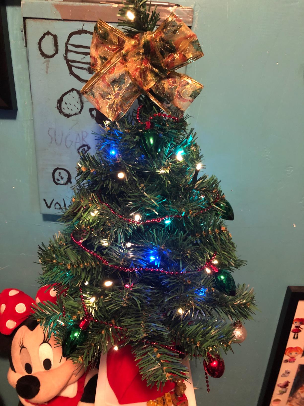 Sunnyglade 22Inch Tabletop Christmas Tree Mini Artificial Christmas Tree with 30 LED Lights & 24 Pcs Xmas Ball for Table Top Desk Classic Series Holiday Decoration (Green) customer photo 2