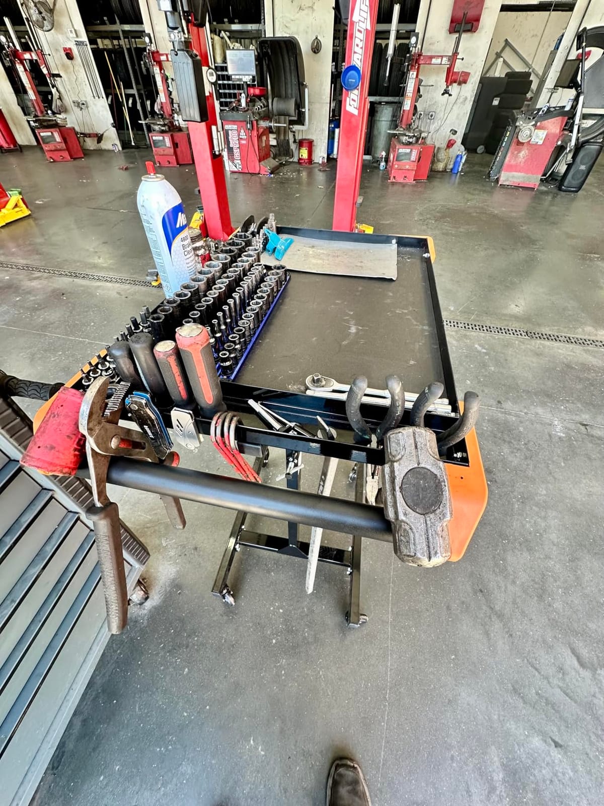 GEARWRENCH Adjustable Height Mobile Work Table 35 To 48