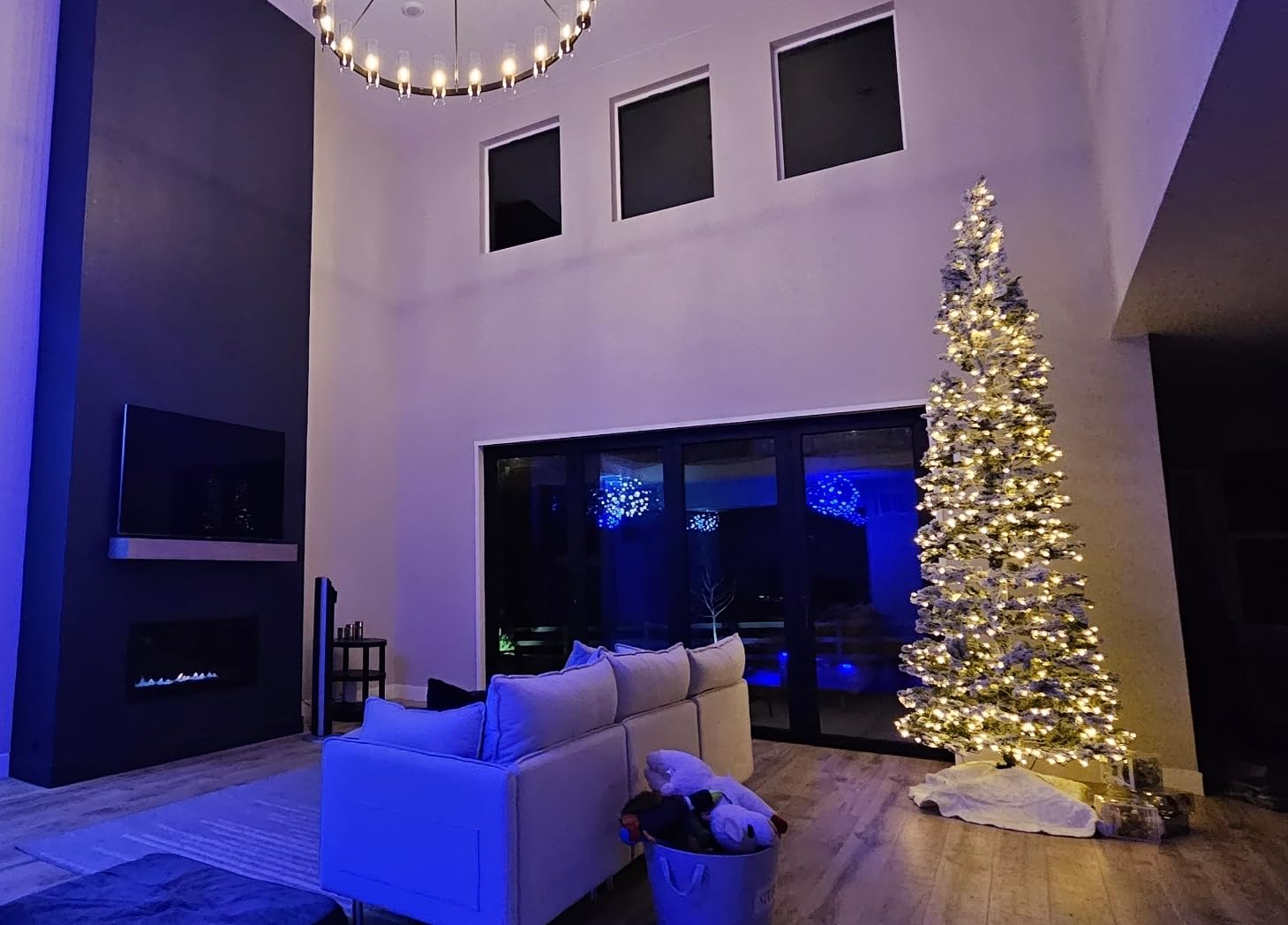 Best Choice Products 4.5ft Flocked Pencil Christmas Tree w/Twinkling LEDs, Pre-Lit Slim Artificial Holiday Decoration, Lighted Skinny w/Base, 150 Lights, 268 Tips, Warm White Lights customer photo 1