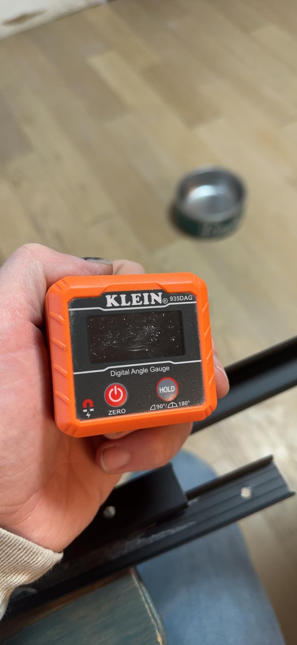 Klein Tools 935DAG Digital Electronic Level and Angle Gauge, Measures 0 - 90 and 0 - 180 Degree Ranges, Measures and Sets Angles customer photo 2