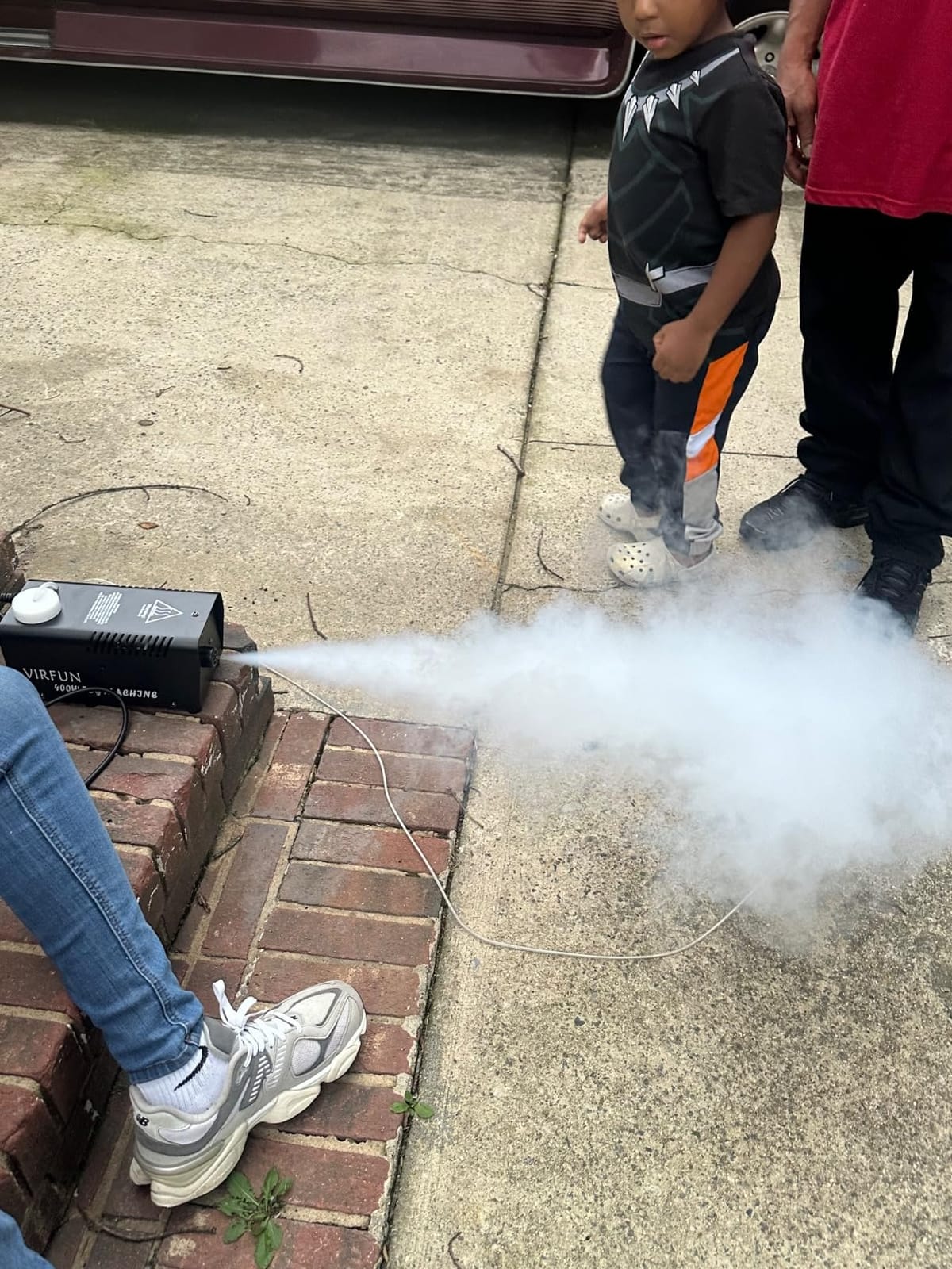 VIRFUN Fog Machine, Smoke Machine with Remote Control for Halloween, Party | Wireless&Wired Remote Control, for Halloween, Party, Outdoor, Indoor and Stage Effect, 400W customer photo 1