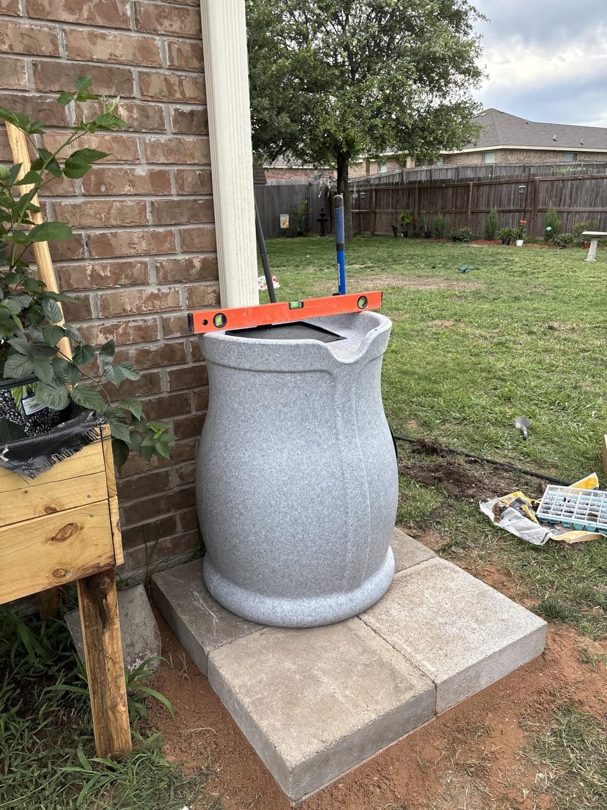 FCMP Outdoor Catalina 45 Gallon Rain Barrel, Light Granite customer photo 1