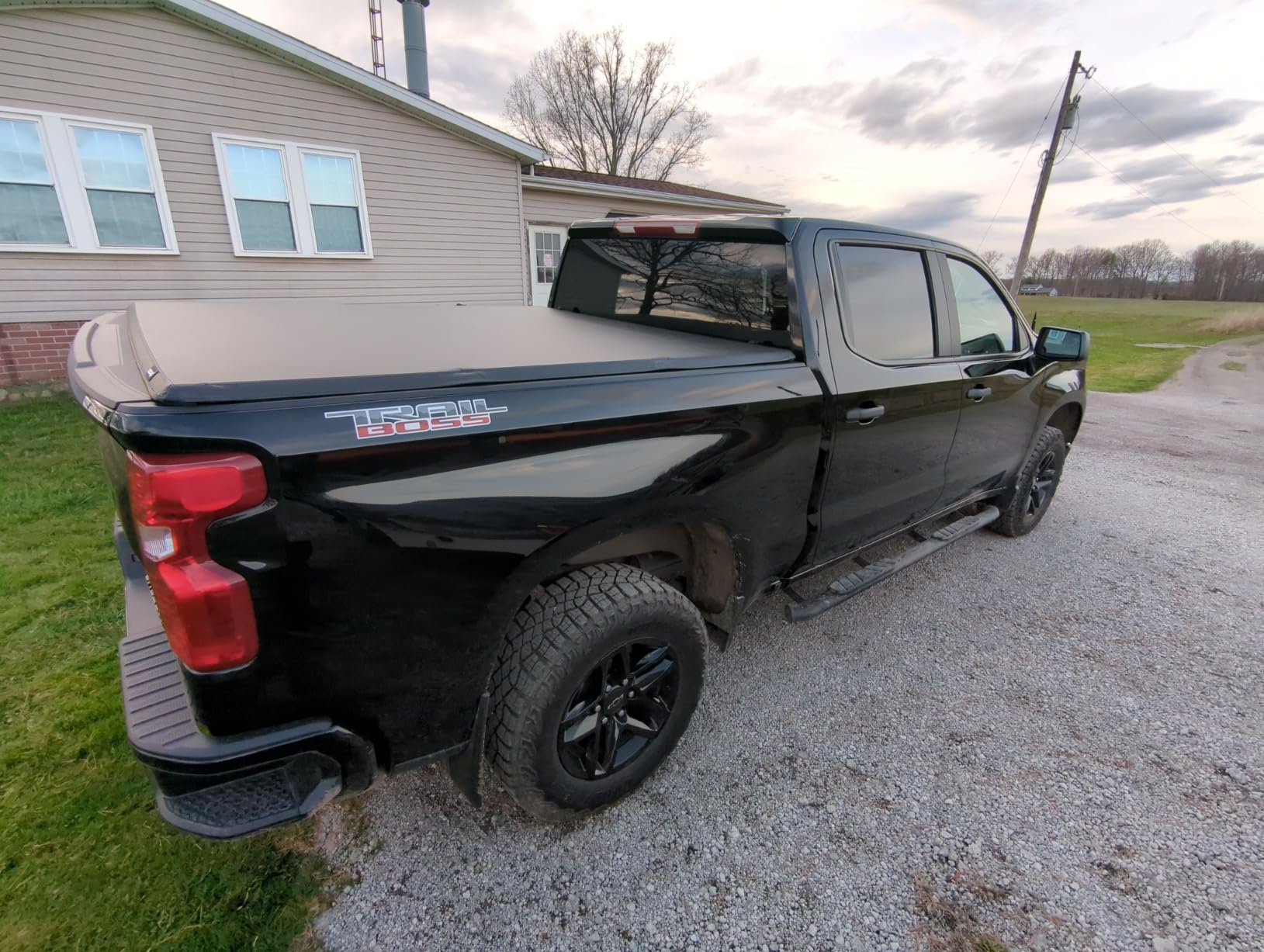 OEDRO Soft Tri-Fold Tonneau Cover for 2019-2026 Chevy Silverado 1500 5.8ft customer photo 1