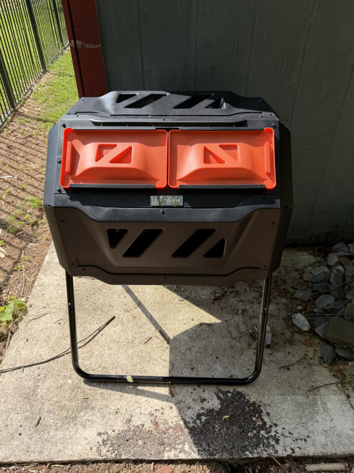 VIVOSUN Outdoor Tumbling Composter Dual Rotating Batch Compost Bin, 43 Gallon Black Door customer photo 1